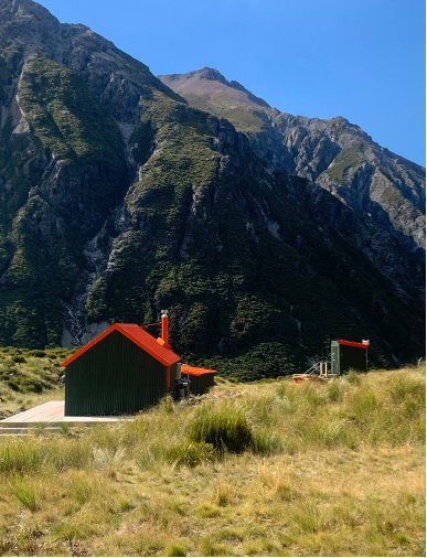Hooker Hut 2.png