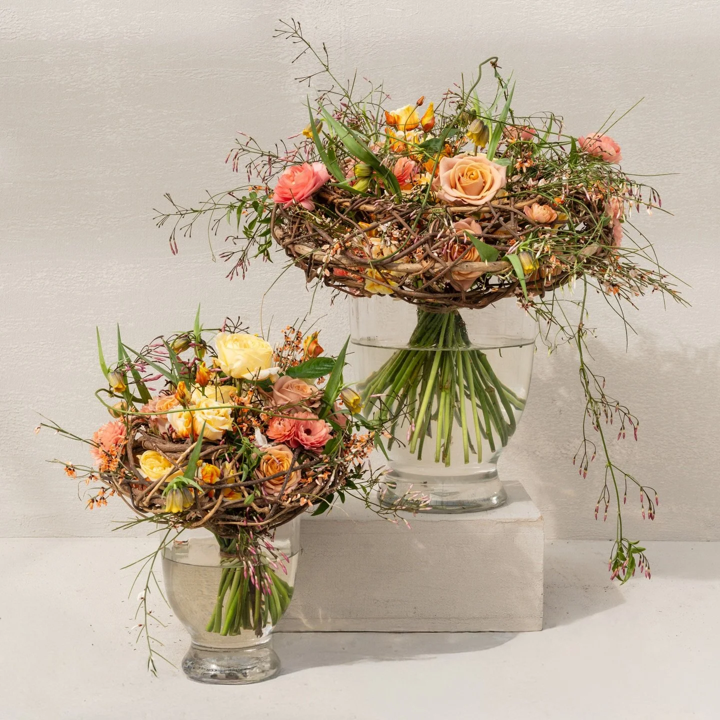 Retour sur la d&eacute;monstration r&eacute;alis&eacute;e chez @agora_kontich 

Une composition pens&eacute;e autour de la structure, du mouvement et du travail de la mati&egrave;re v&eacute;g&eacute;tale, avec une approche &agrave; la fois libre et 