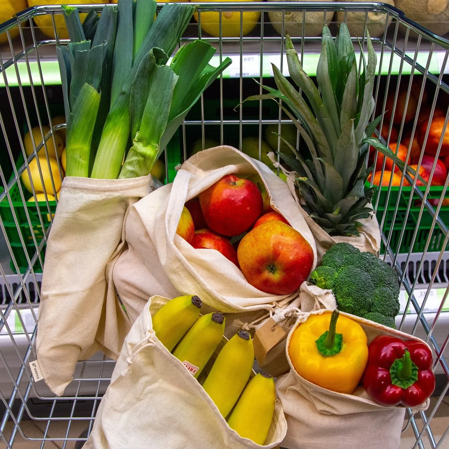 Shopping sustainably, one bag at a time 🌱🍎 
Fresh produce, plastic-free, and planet-friendly. What&rsquo;s your favorite eco-friendly shopping habit?