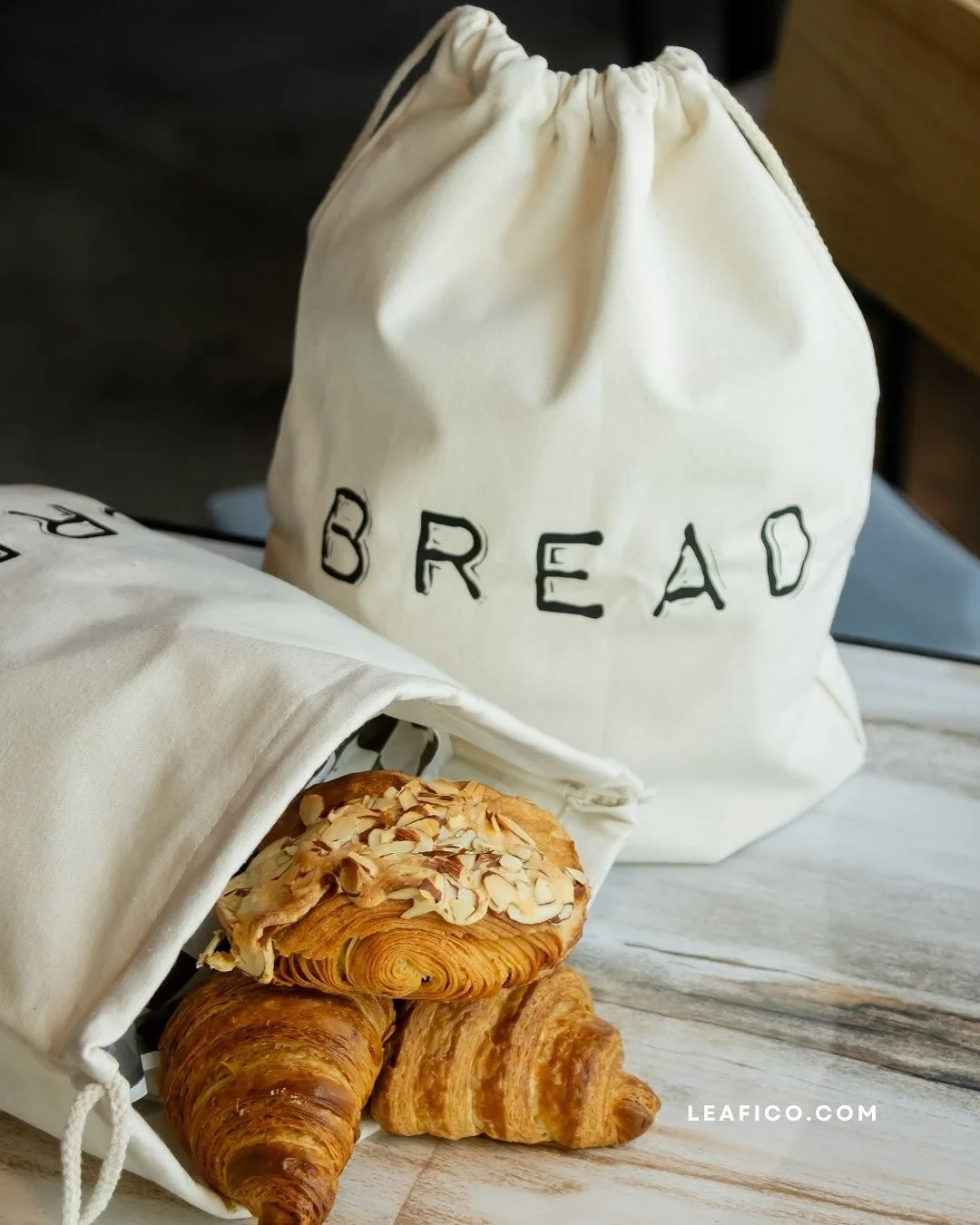 Fresh bread, zero plastic.
Your new favorite cotton bread bag 🍞🌿 #leafico #ecoliving