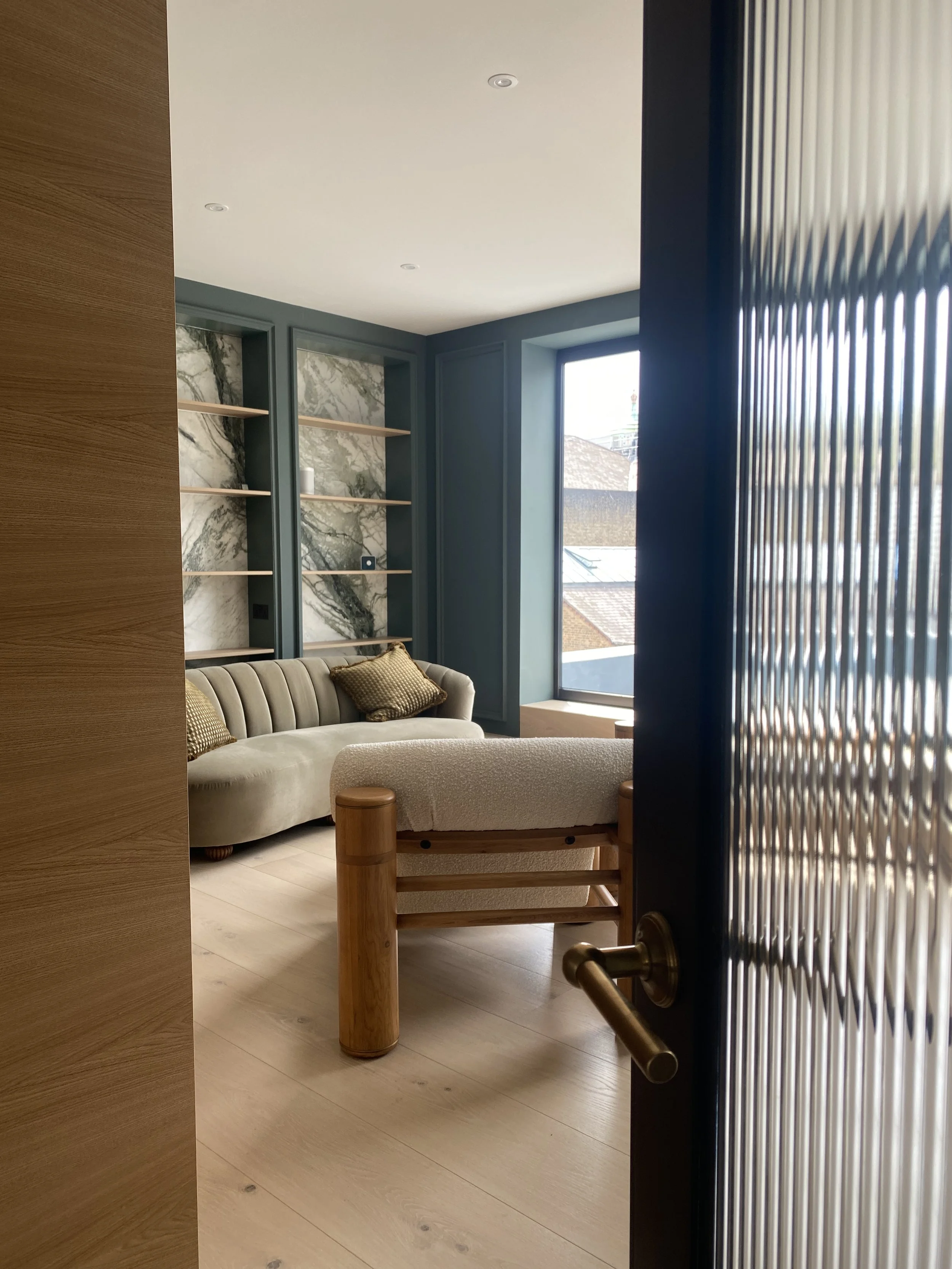 glazing-fluted-contemporary-shelves