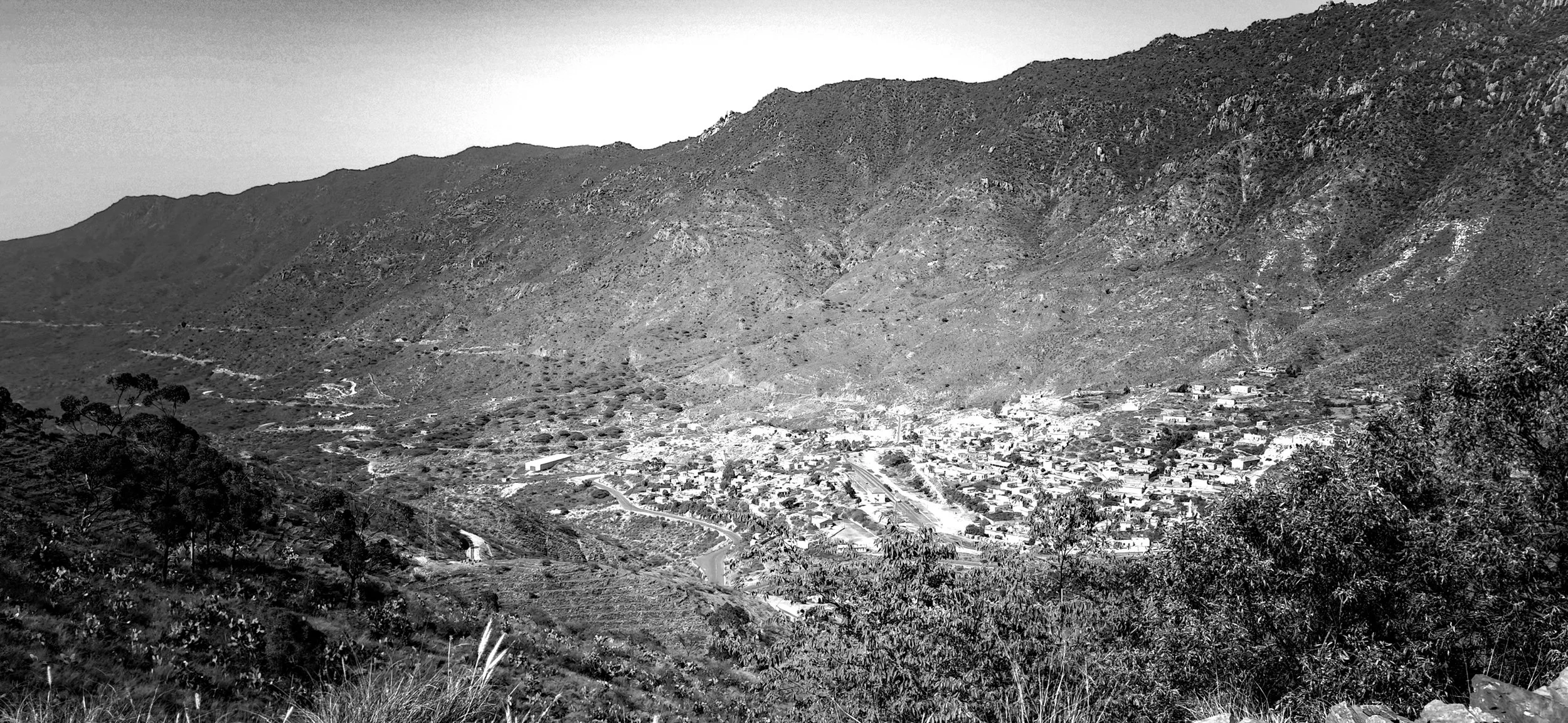 Dorf vor Kloster Debre B.jpg