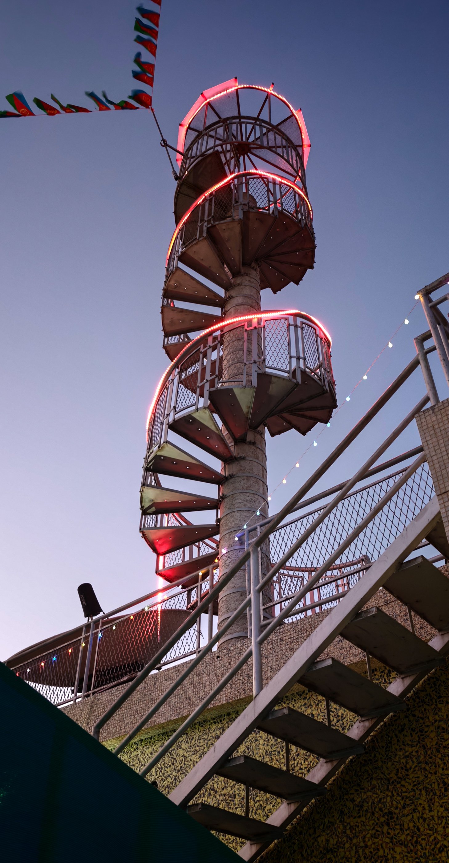 Turm Keren rot.jpg