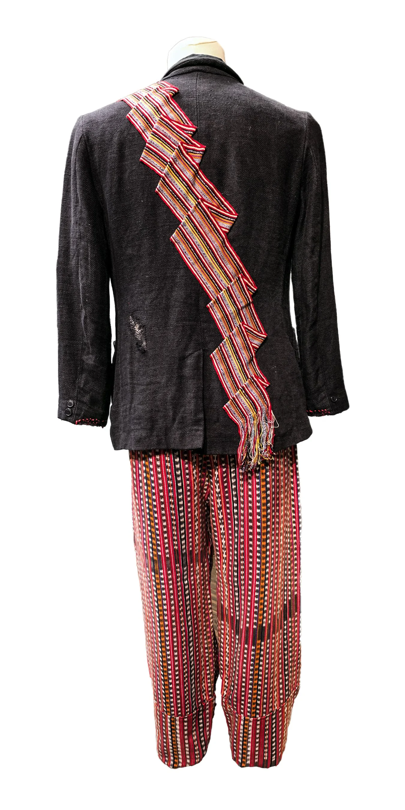 LEinenjacke Riß Zierband Rücken.jpg