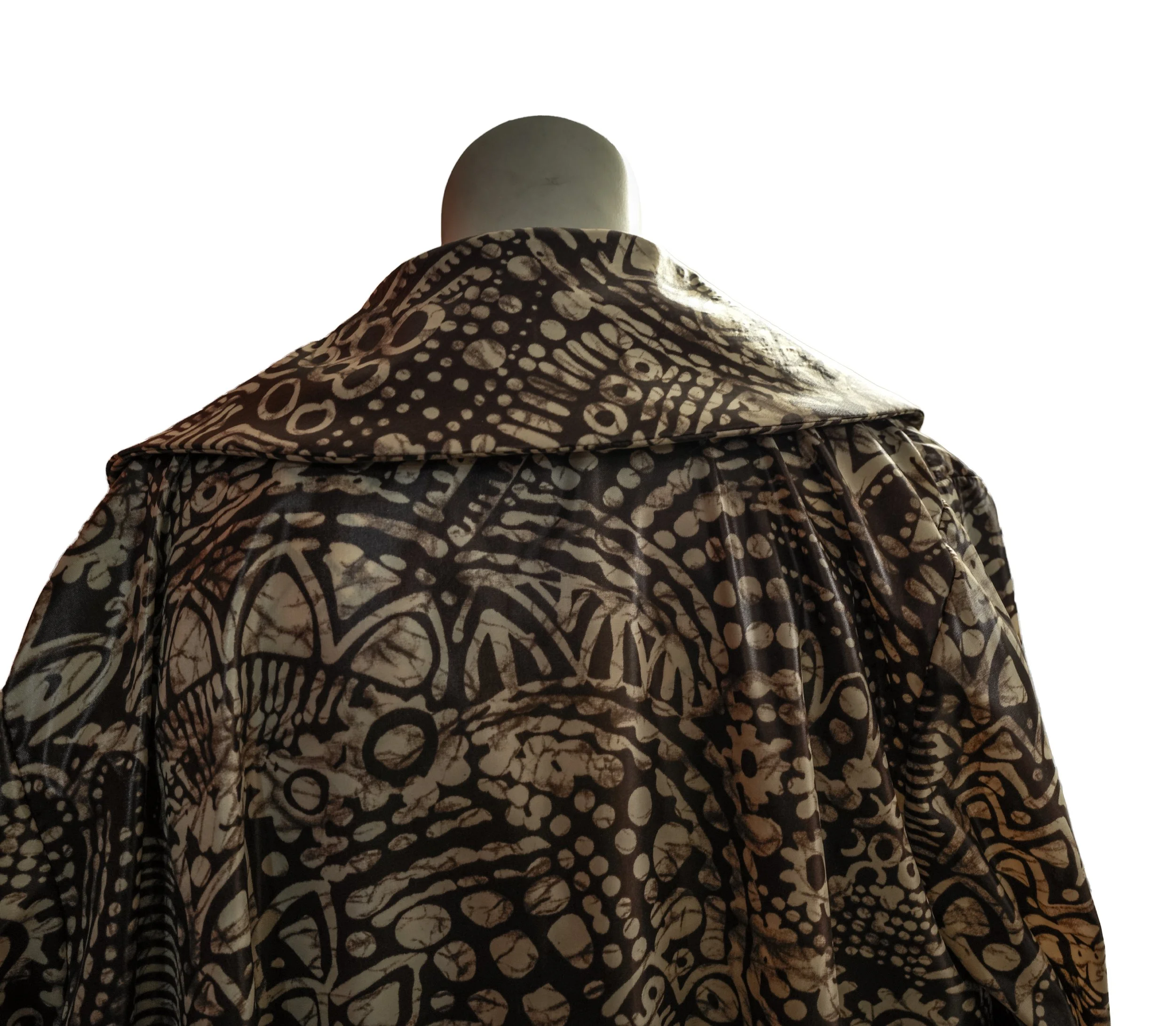 BraunSchalkragen Rücken KAba.jpg