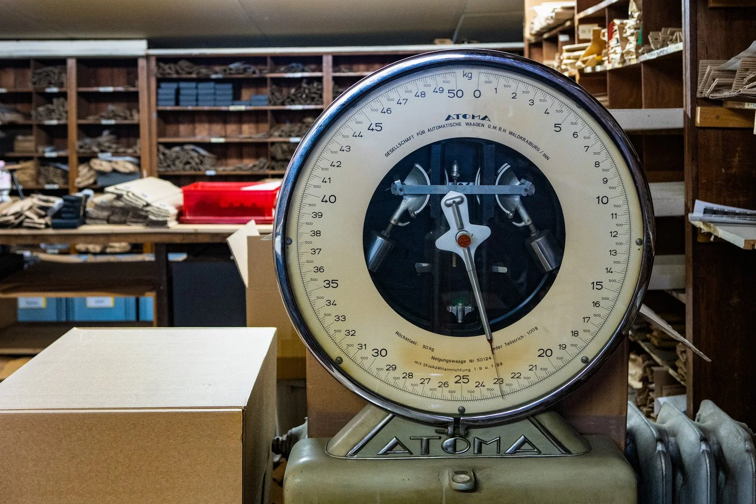 Atoma Waage.jpg