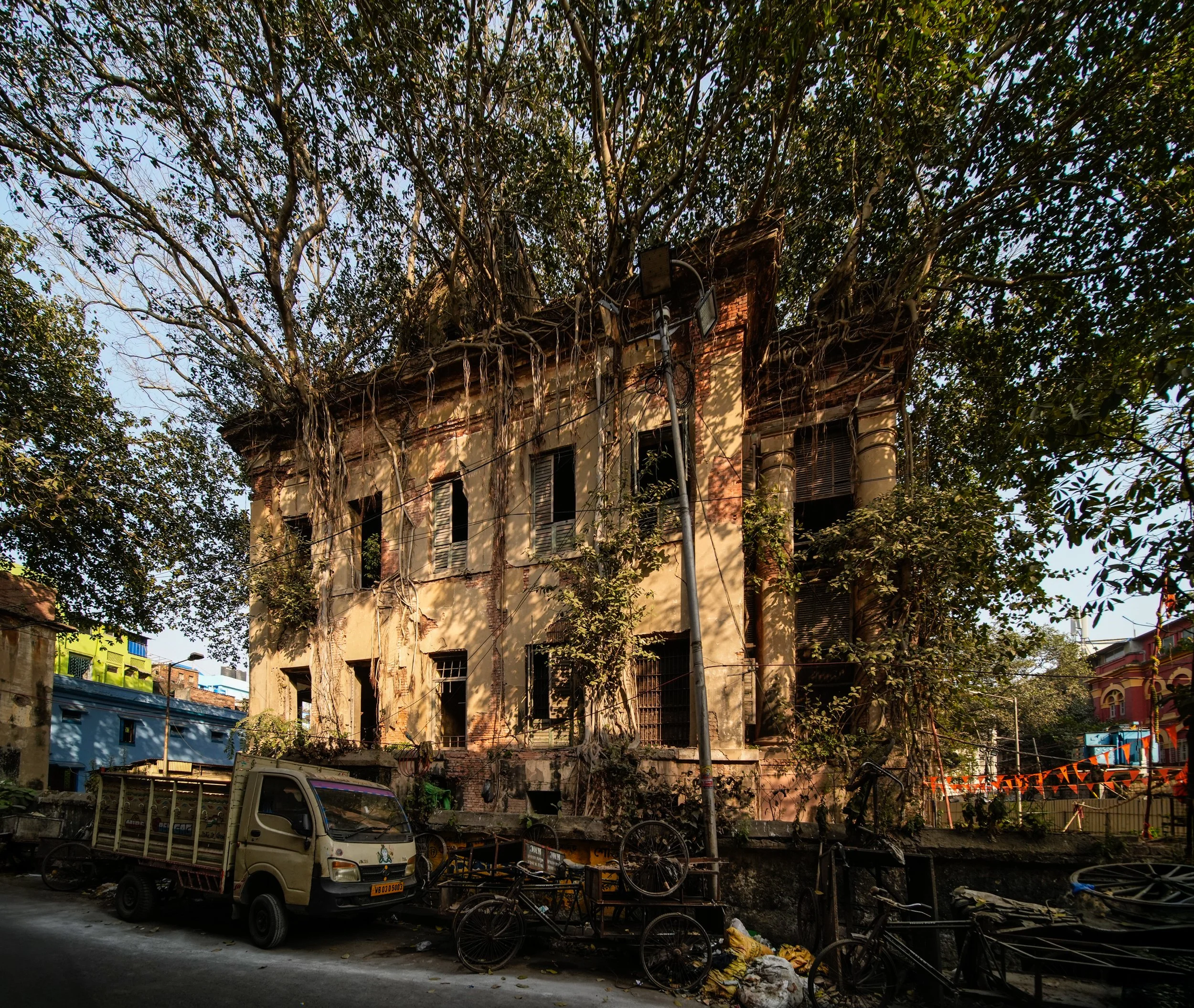 Polizeigeb. links.jpg