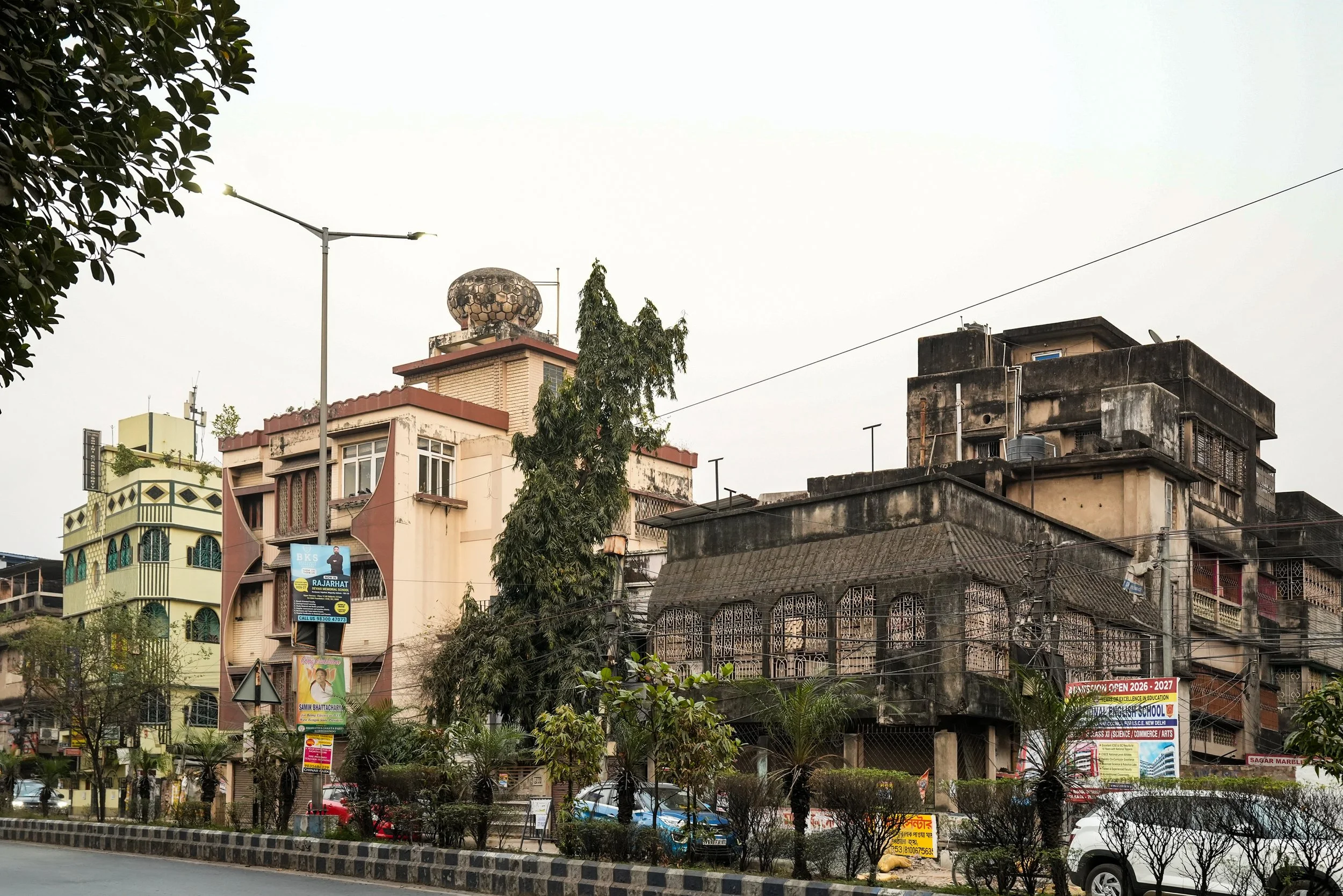 Wassertank Kugel auf Haus.jpg