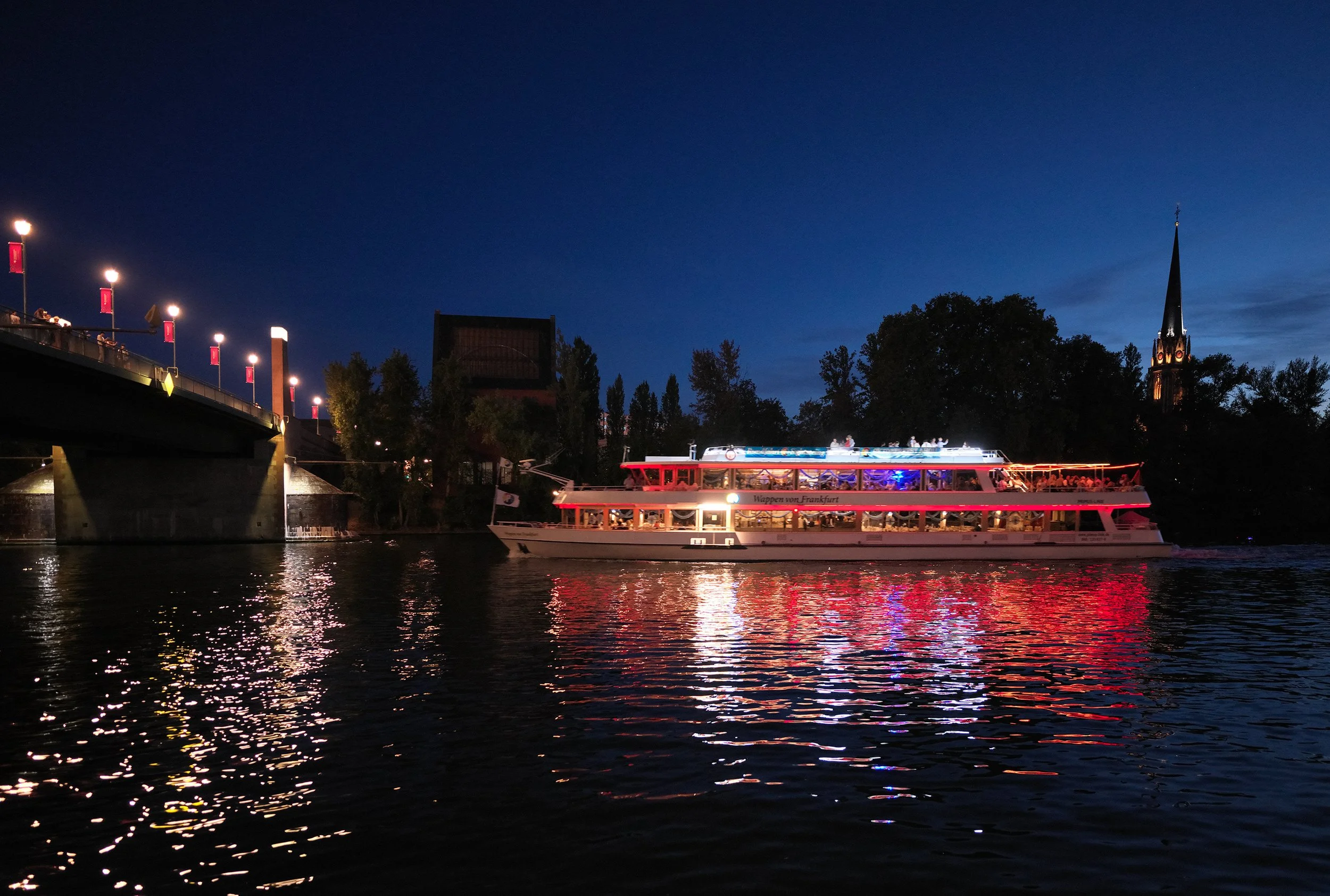 Alte Brücke & Wappen von Frankfurt