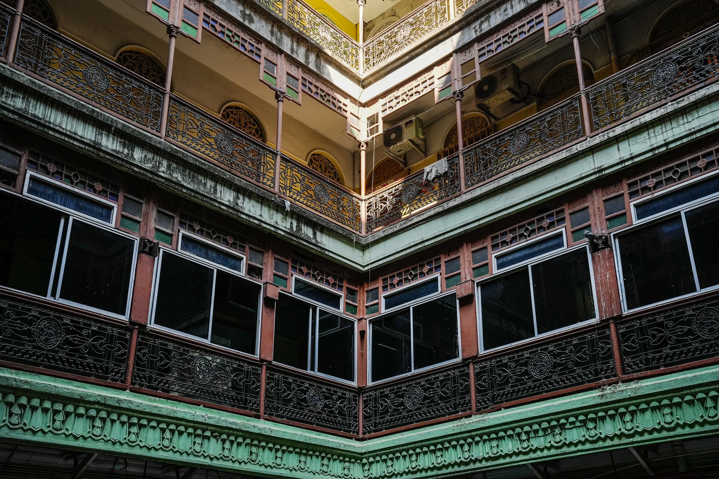 Innenhof von unten.jpg