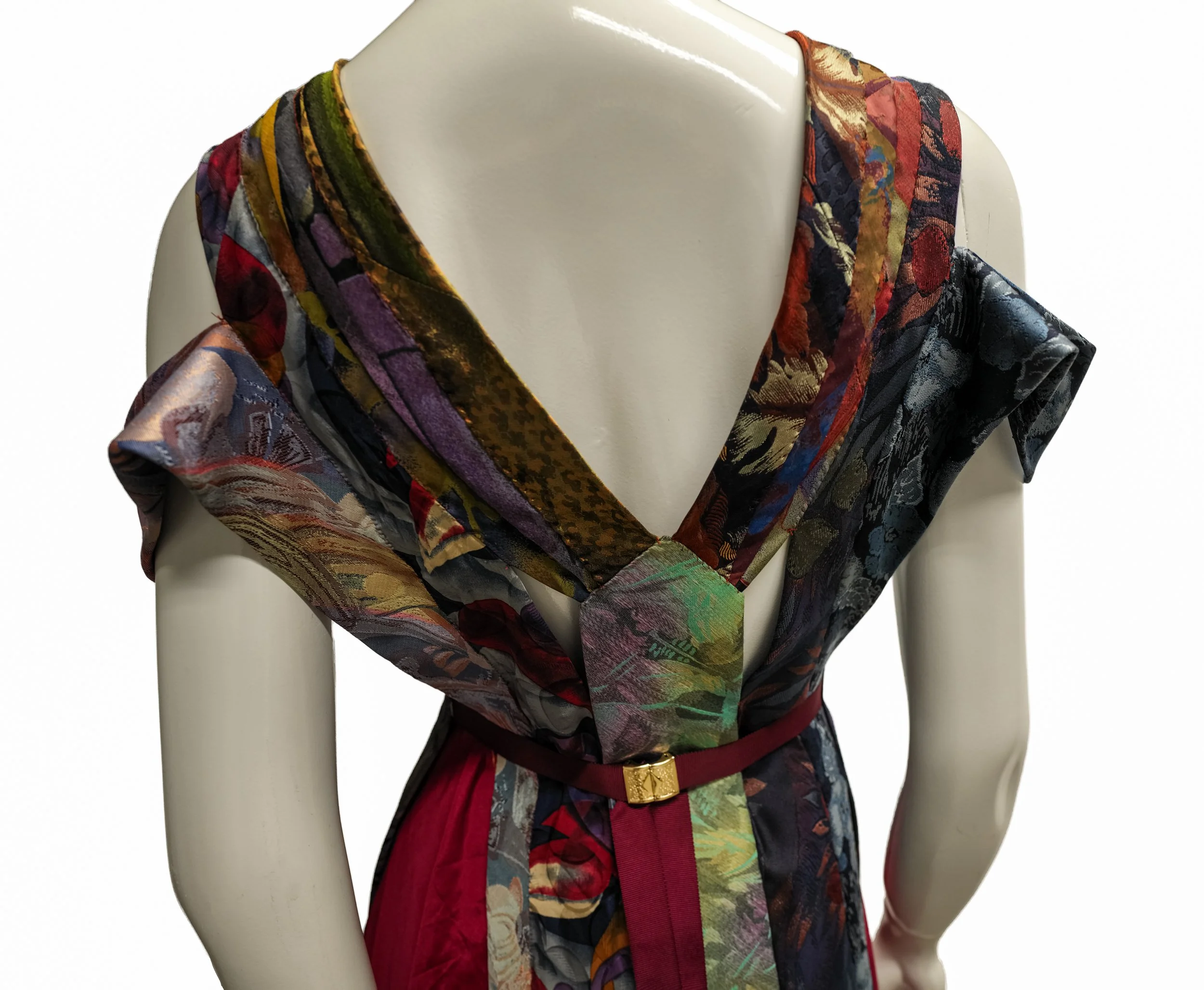 Kravatten Oberkörper Rücken.jpg