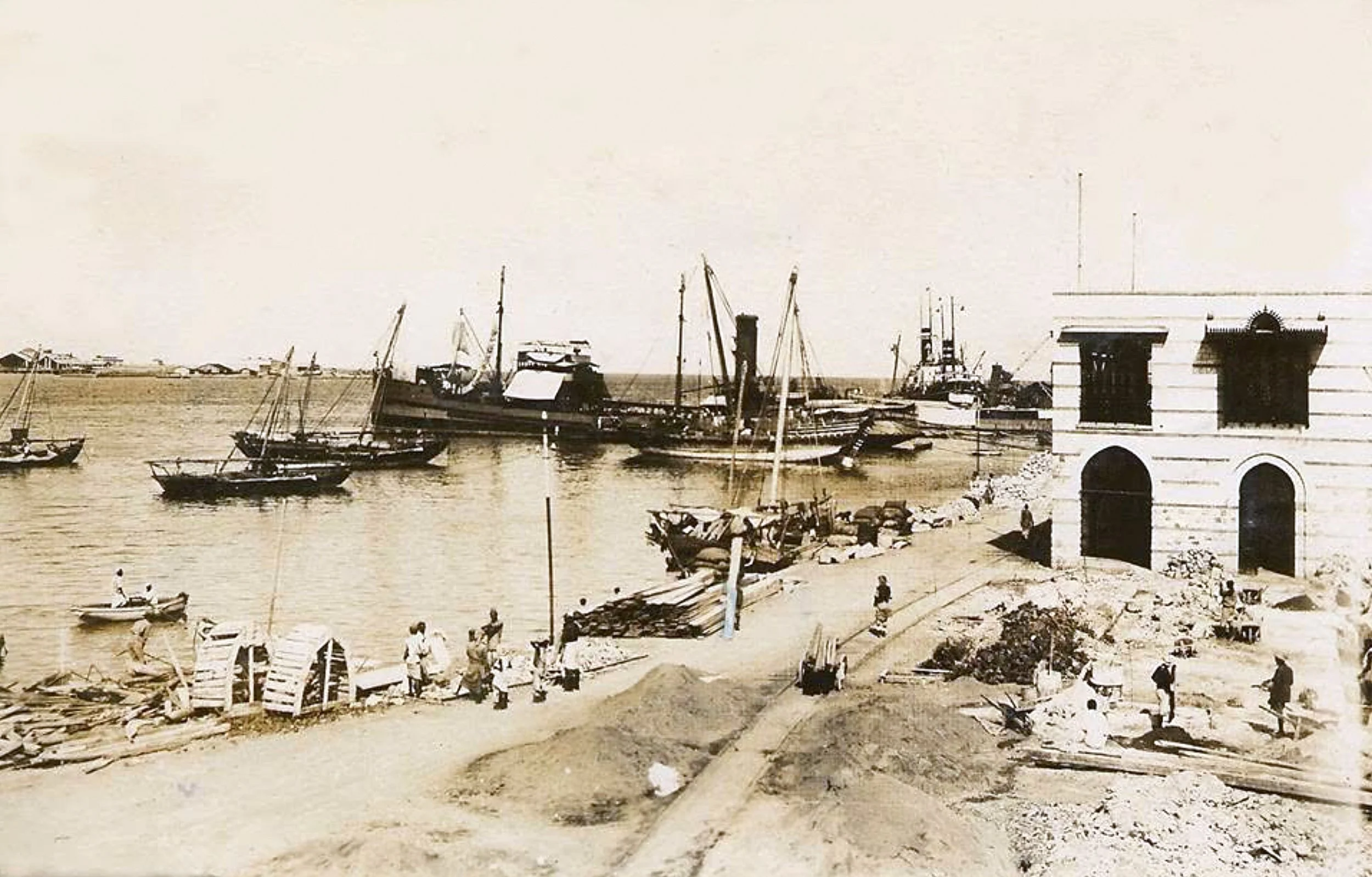 1921 - The former shoreline had run very close to the colonnaded warehouses.