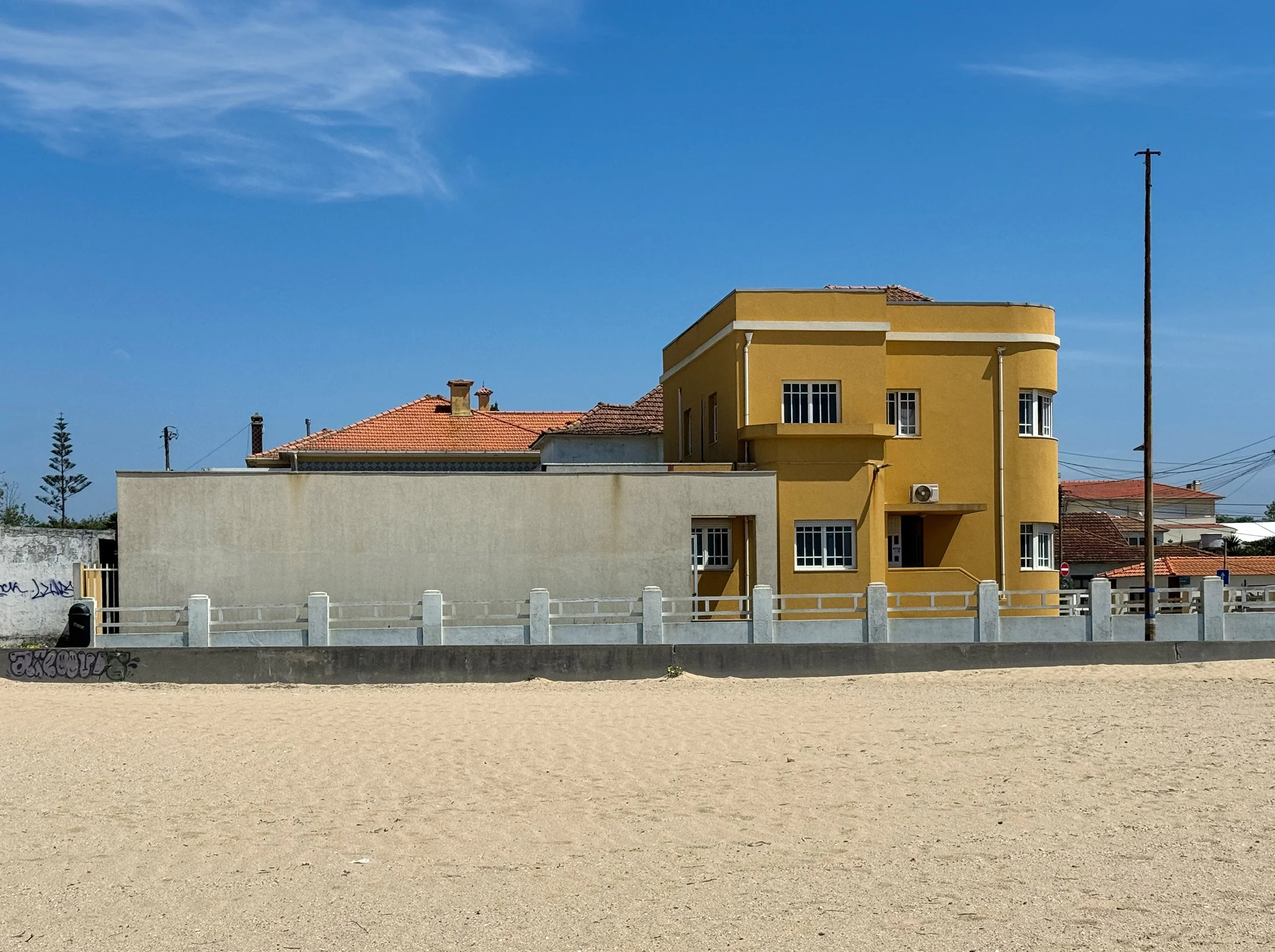 Strandhaus gelb.jpg