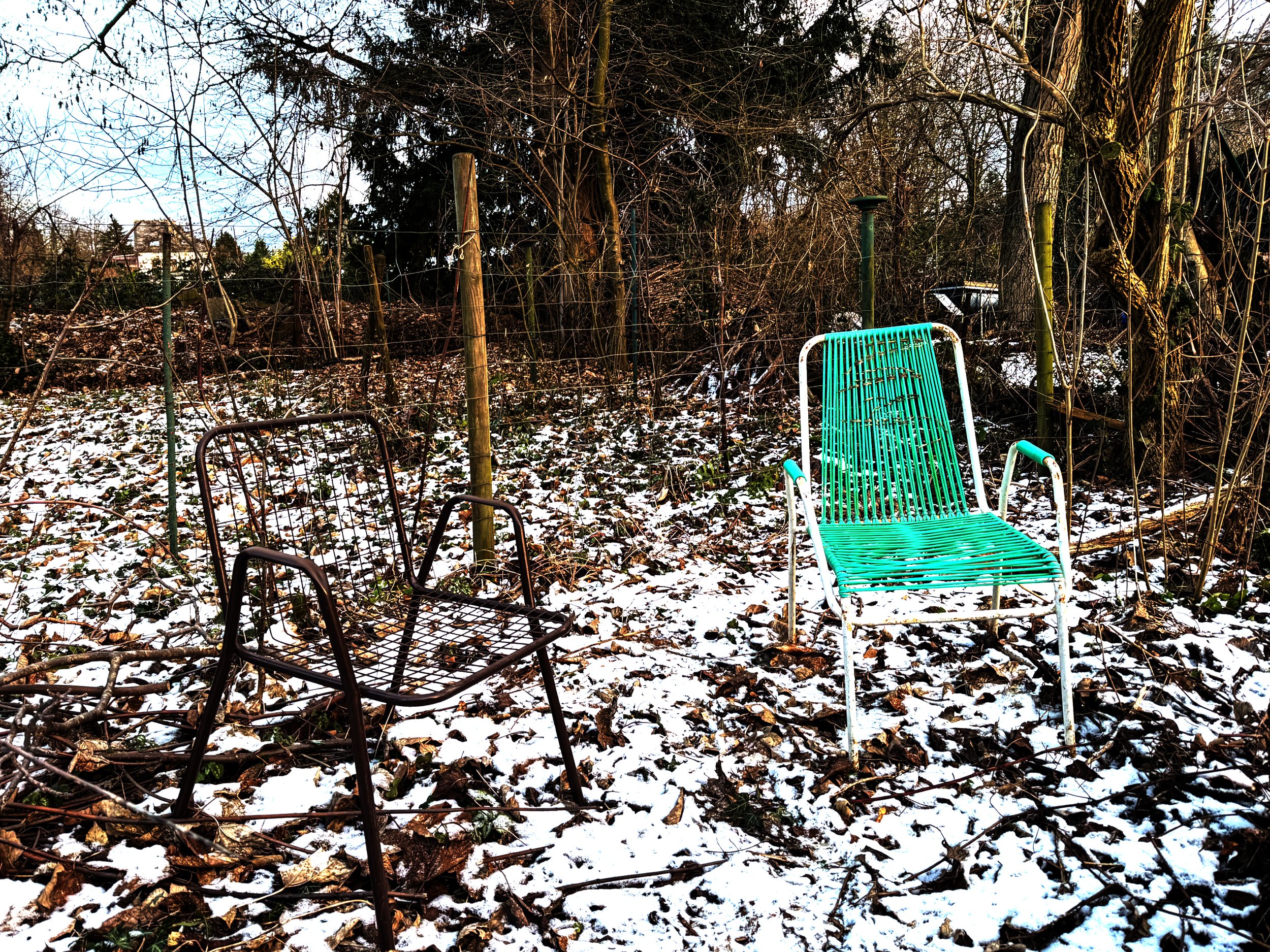 2 Stühle im Schnee.jpg