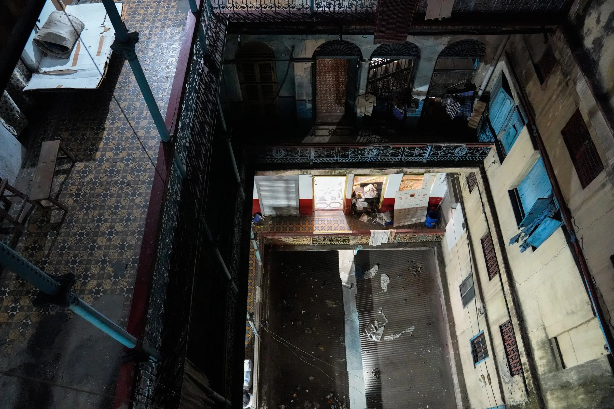 Innenhof blick nach unten.jpg