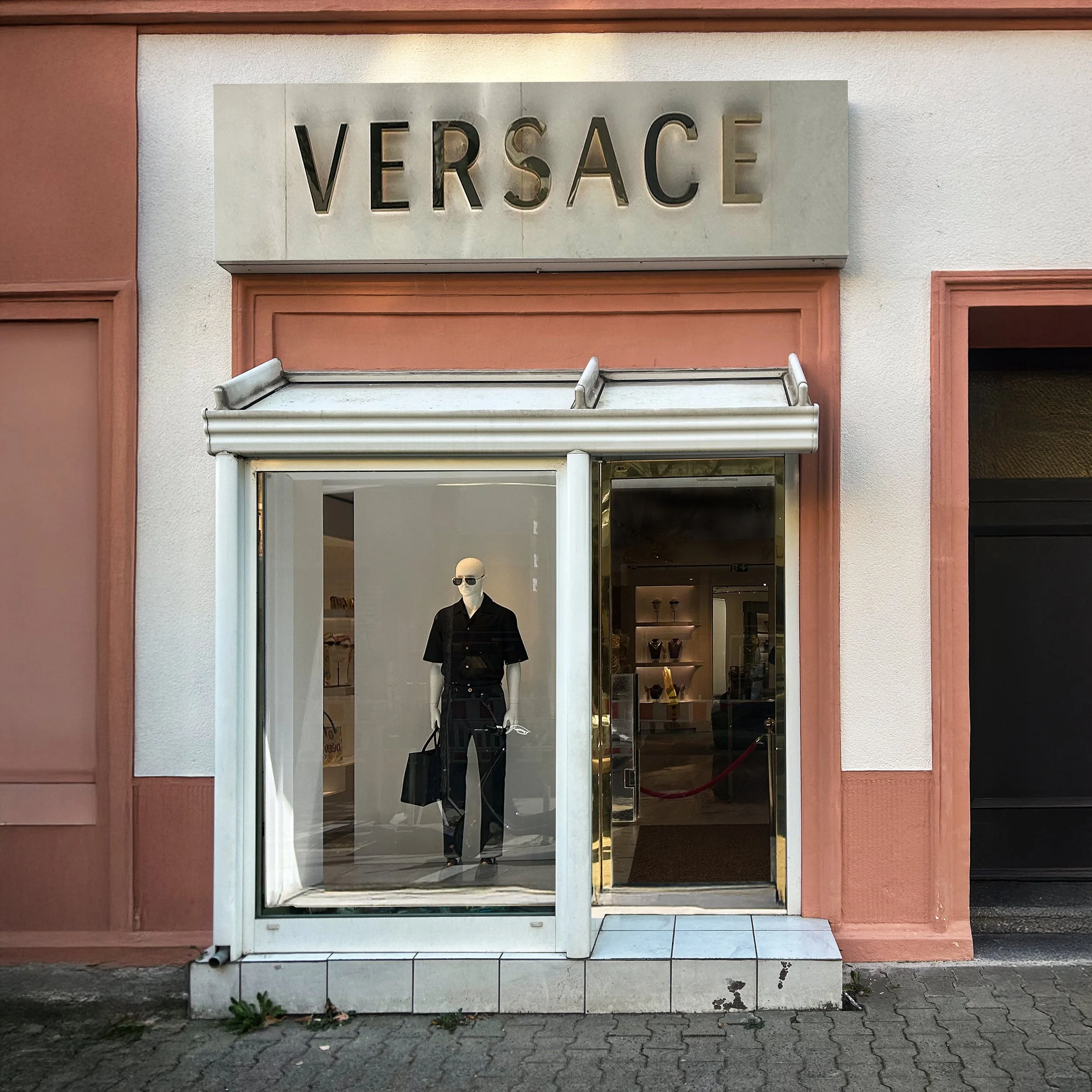 Versace Puppenklinik.jpg