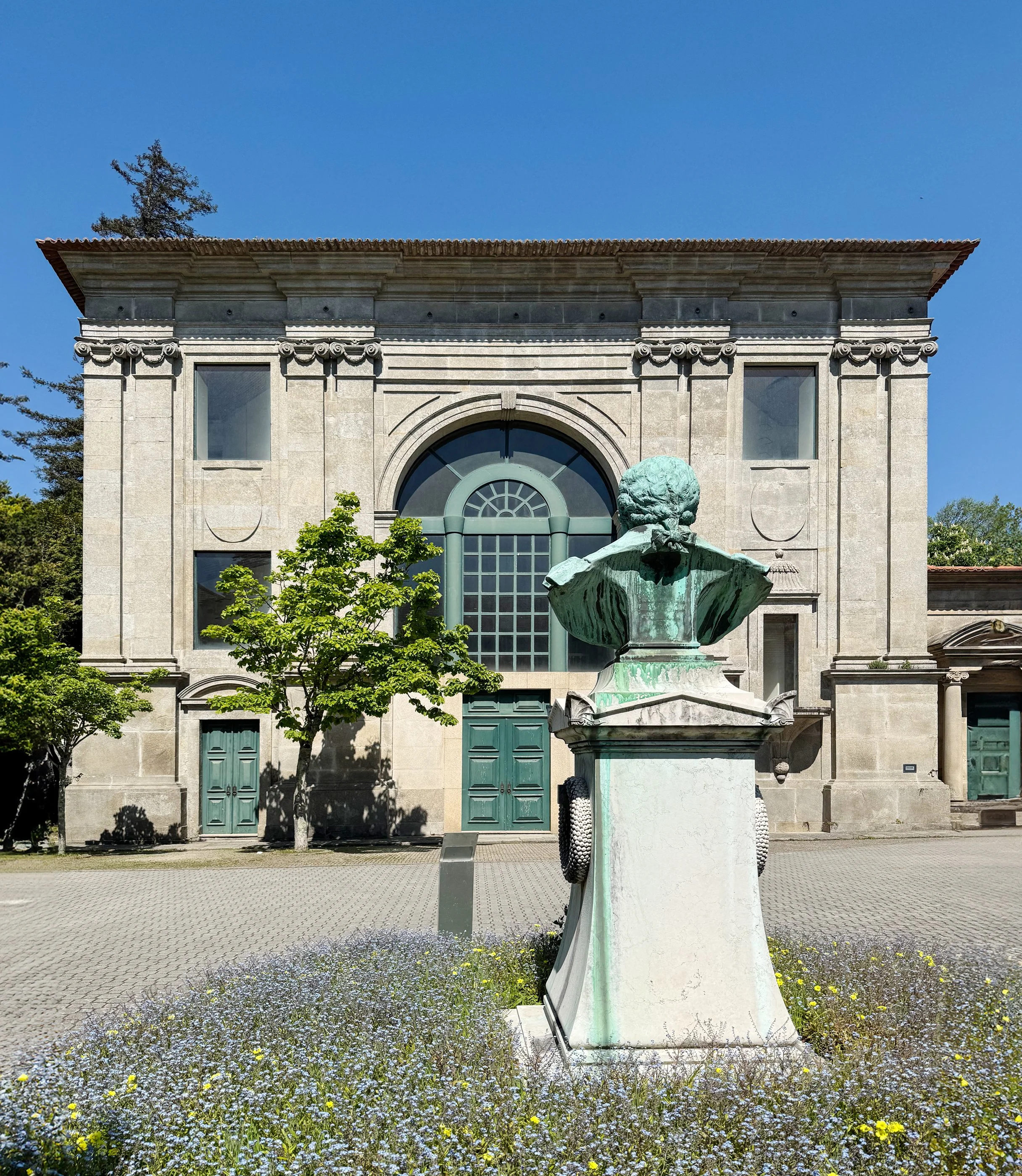Friedhof Halle.jpg