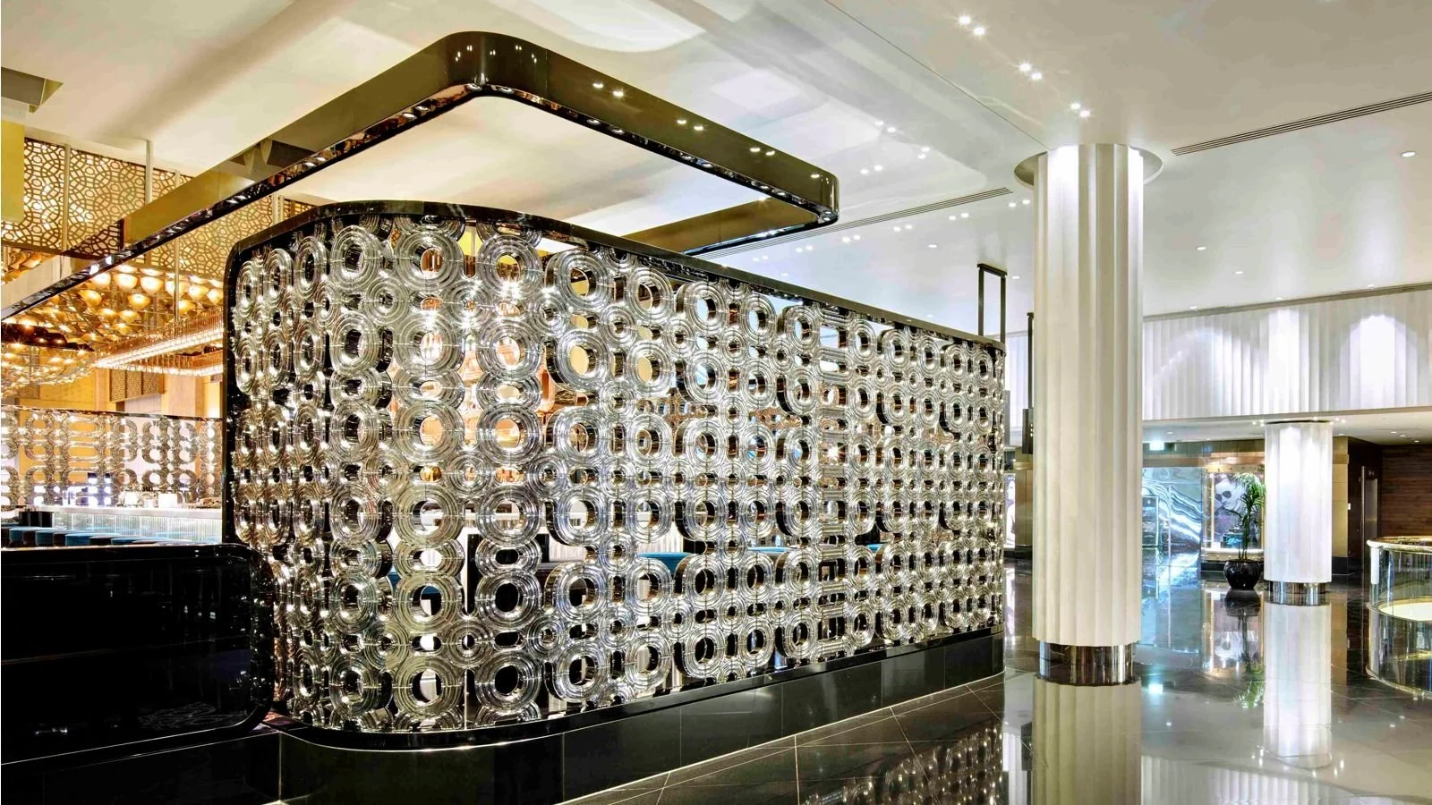 NA WEB_CROWN_01 ATRIUM BAR 07.jpg