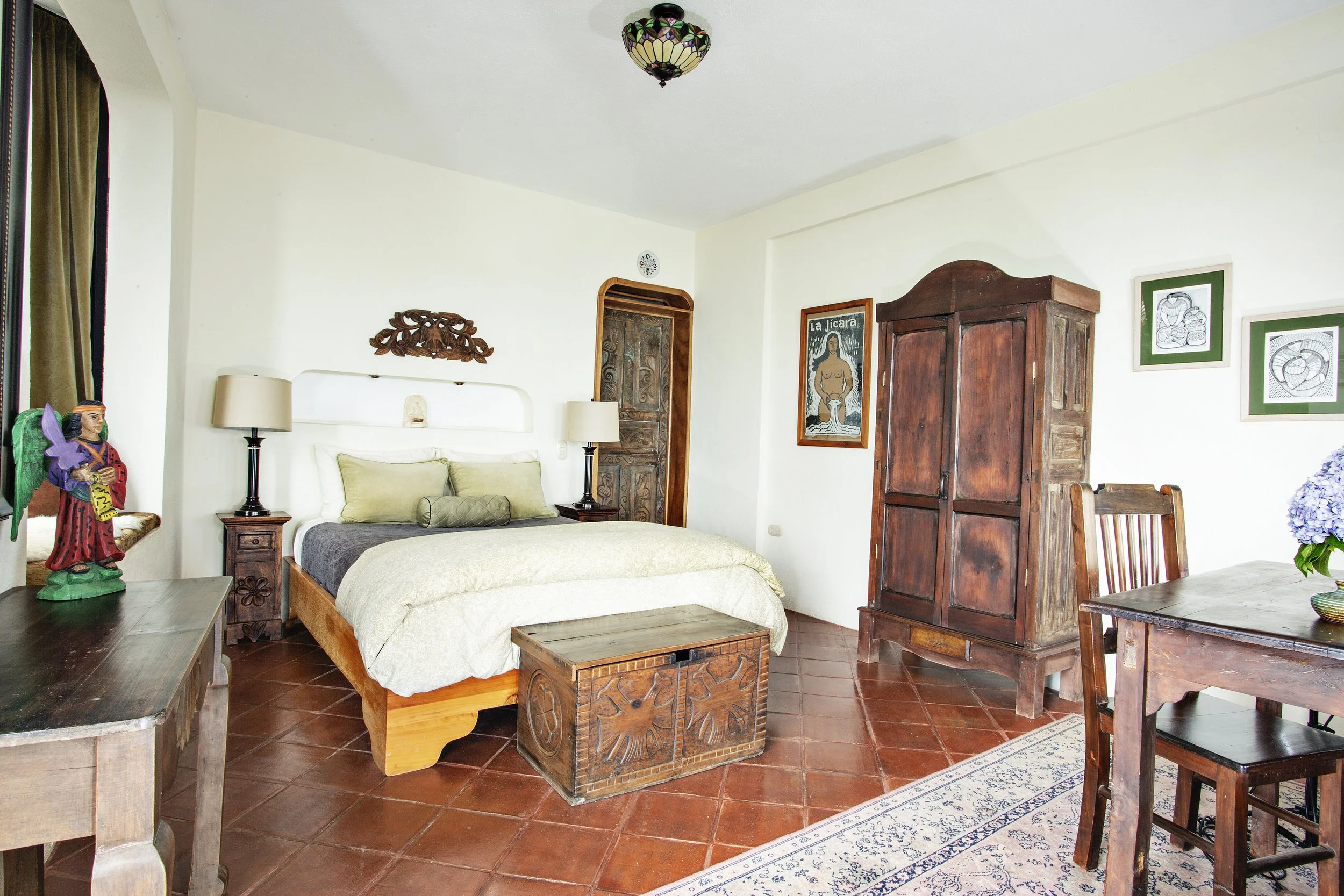 Junior Suite 18 Bed_Right.jpg