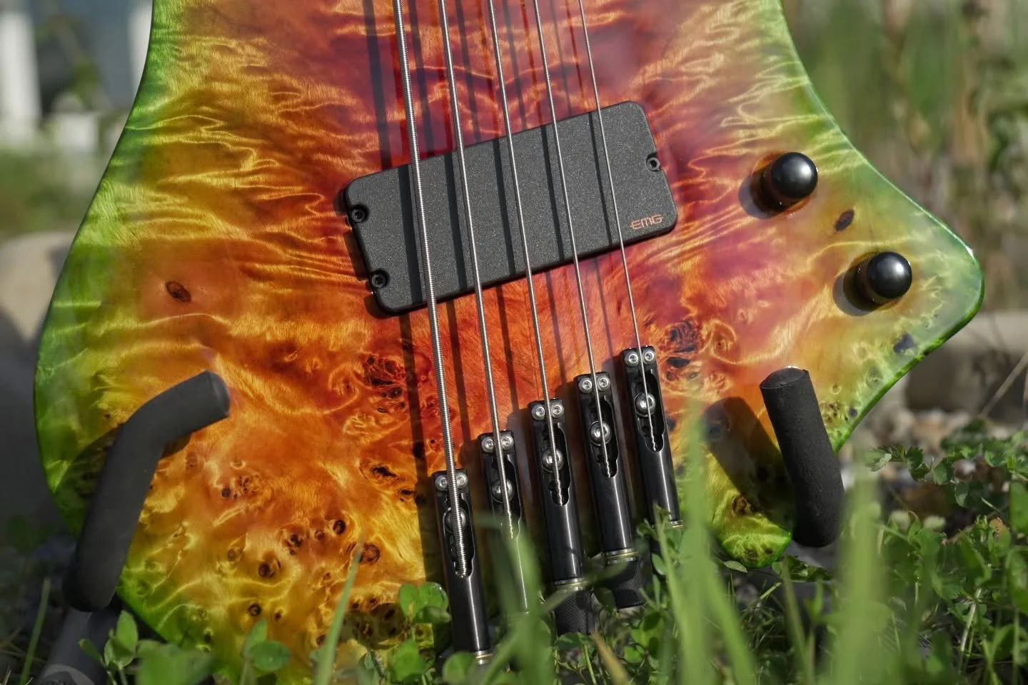 A few more pics of my most recent Alchemist Bass build. 
.
.
#luthier #customguitar #customguitars #metal #headless #headlessguitar #boutiqueguitars #guitarbuilding #guitarbuilder #woodworking #wood #darkart #making #maker #instamachinist #whatsonthe