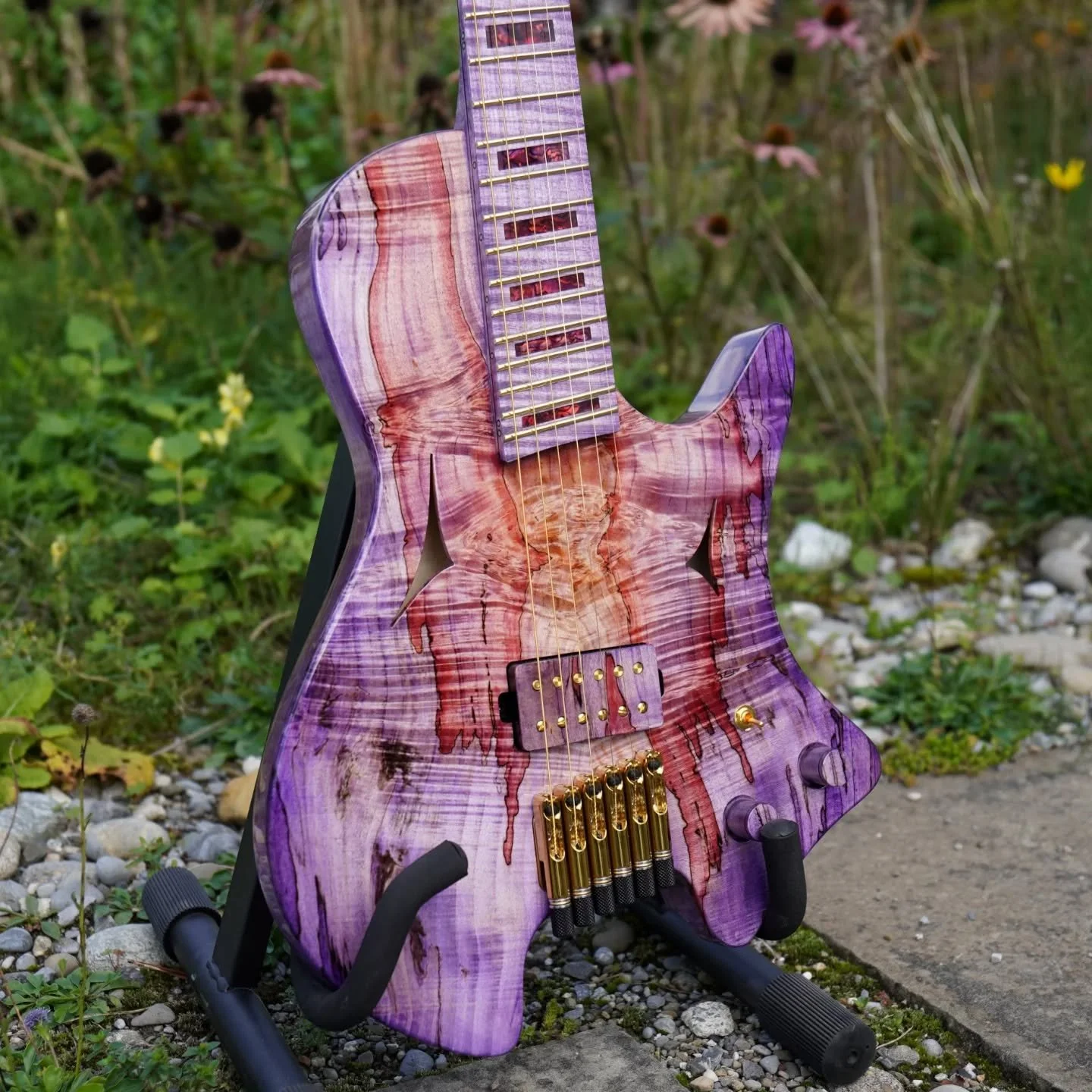 The first Dreamweaver build is complete! This single-cut, semi-hollow design has all the ergonomic features of my other guitars while enabling a completely new range of sounds. 
.
Specs:
- Dreamweaver Semi-hollow 
- 25-25.5in scale
- Dark Art humbuck
