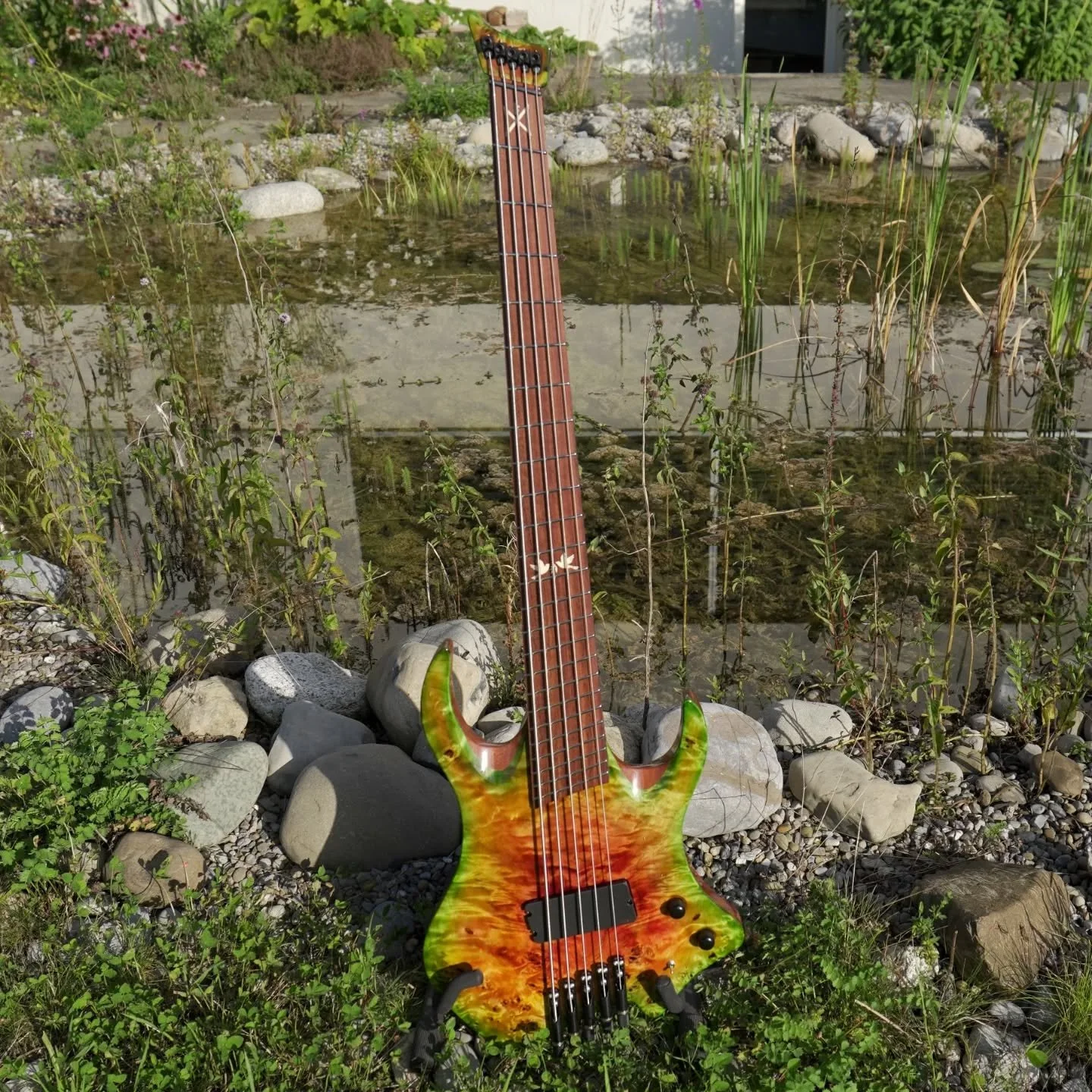 Anyone else love how this Alchemist bass turned out? You can now see the full process on my YouTube channel, go check it out! (Link in bio)
.
.
#luthier #customguitar #customguitars #metal #headless #headlessguitar #boutiqueguitars #guitarbuilding #g