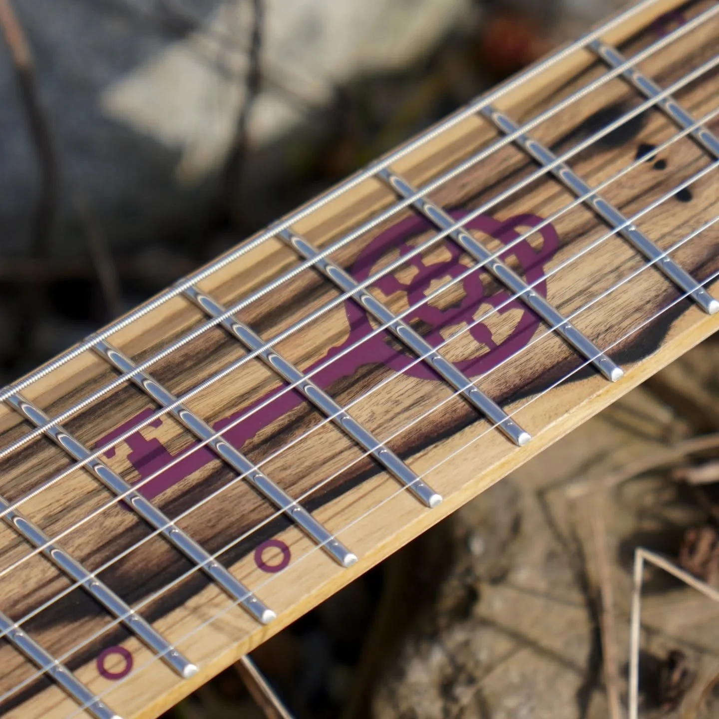 Some detailed photos of the most recent Necromancer build. There are subtle purple accents all over this guitar. 
.
@obryanslockandkey