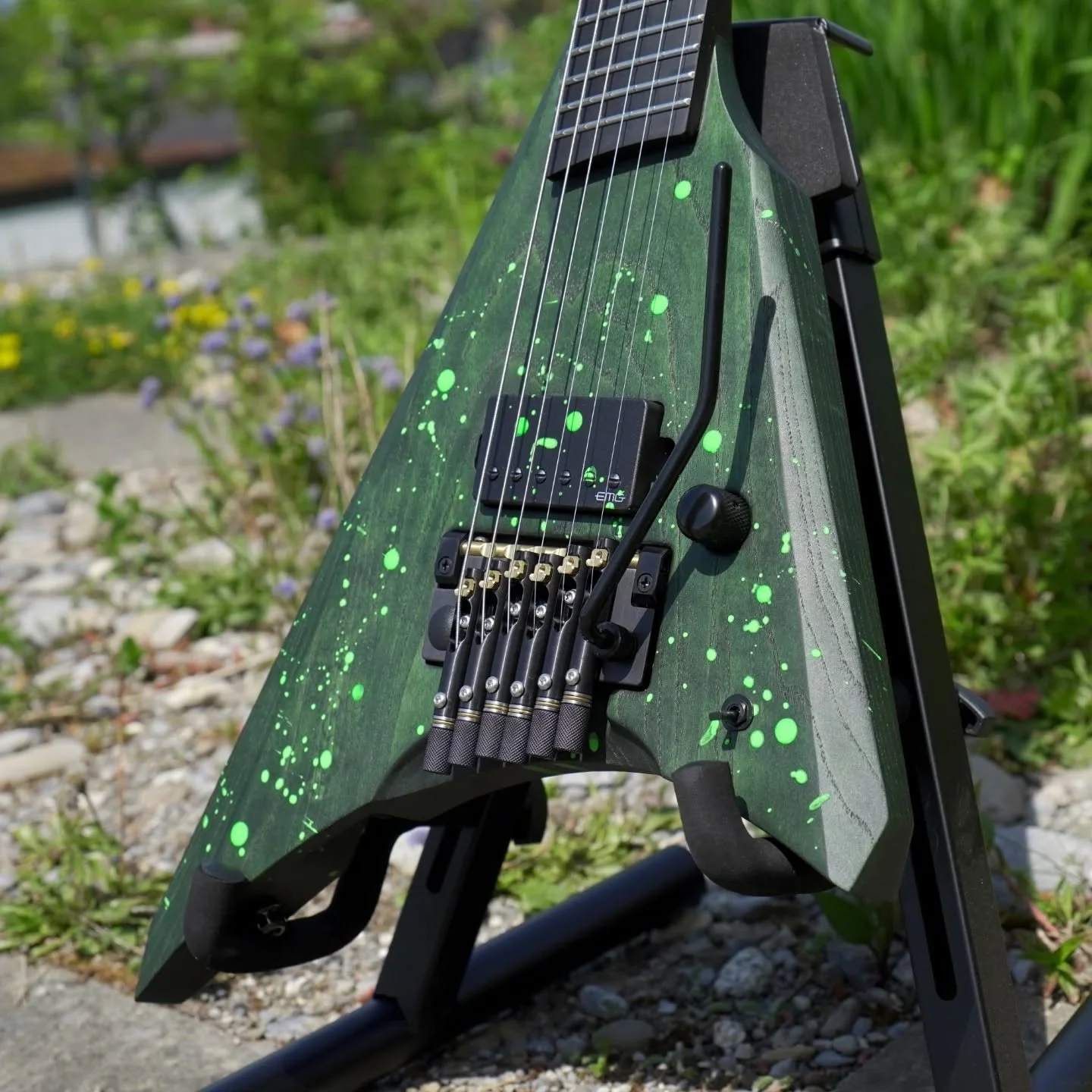 Inspired by Alexi Laiho this Vanquisher build is purpose built for fast melodies and heavy riffing! 
.
Specs:
- Vanquisher neck-through 
- 25-25.5in scale
- Swamp Ash body 
- Wenge and Maple neck 
- Richlite fretboard with green glow-in-the-dark inla