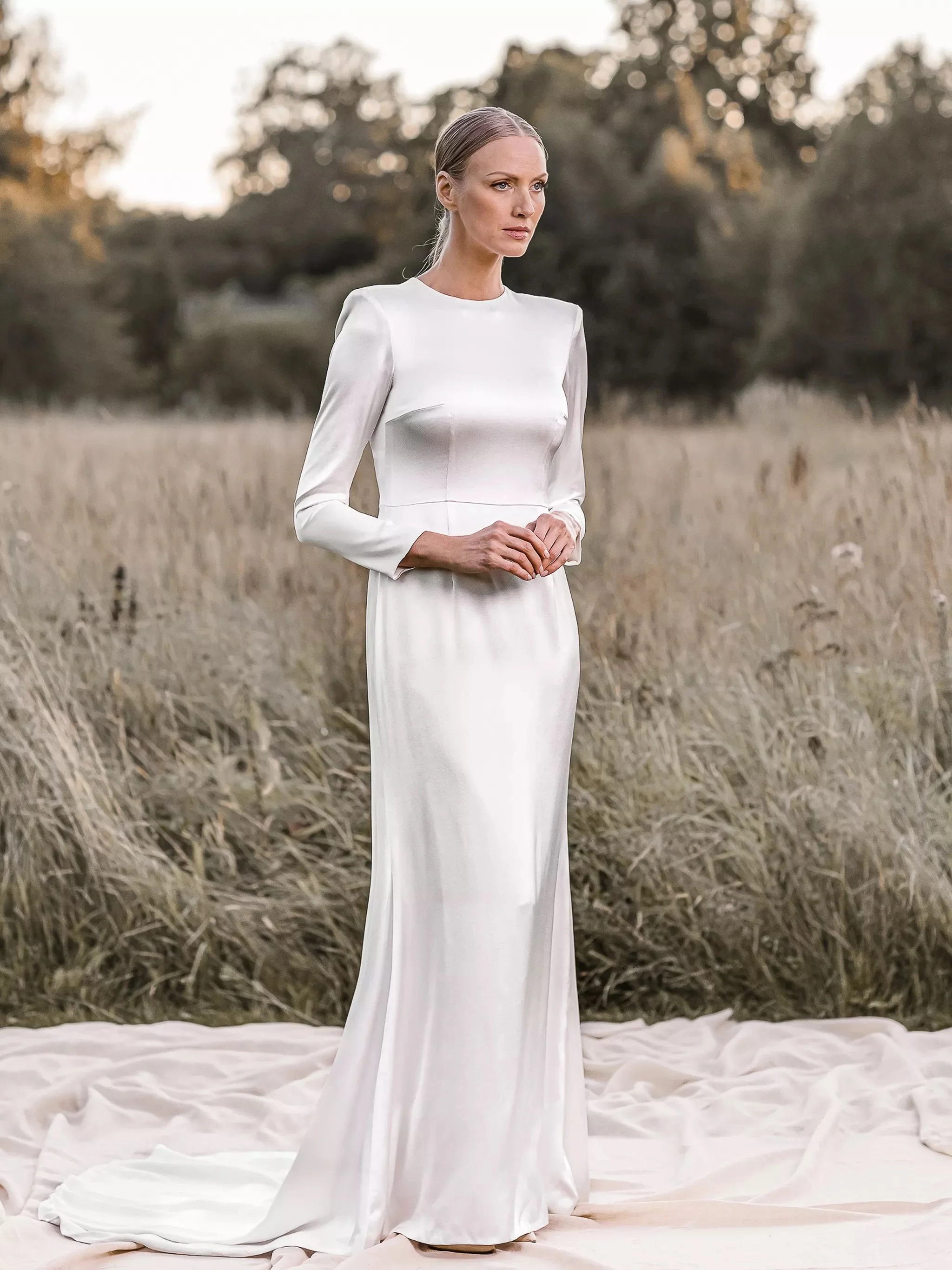 Vaatesuunnittelija Anne-Mari Pahkala silkkimekko.jpeg