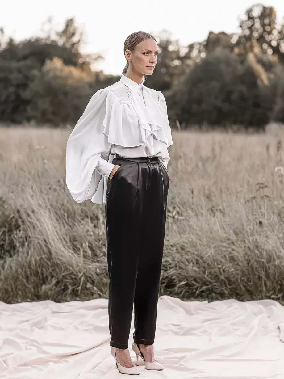 Vaatesuunnittelija Anne-Mari Pahkala Bird paita.jpeg