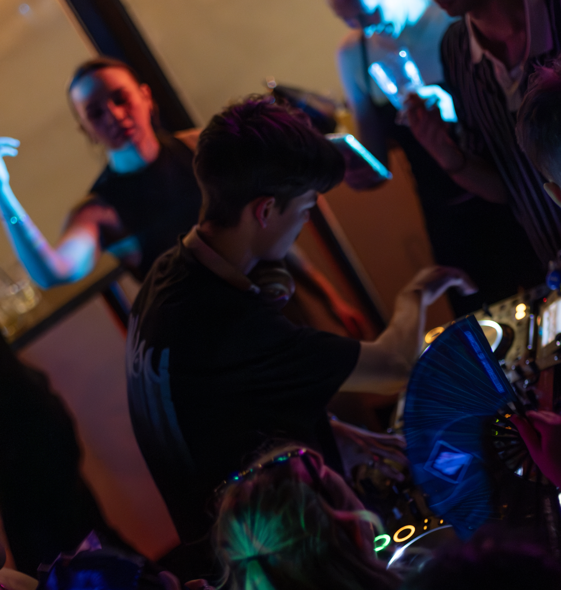 Le’s Bar - EDM Night