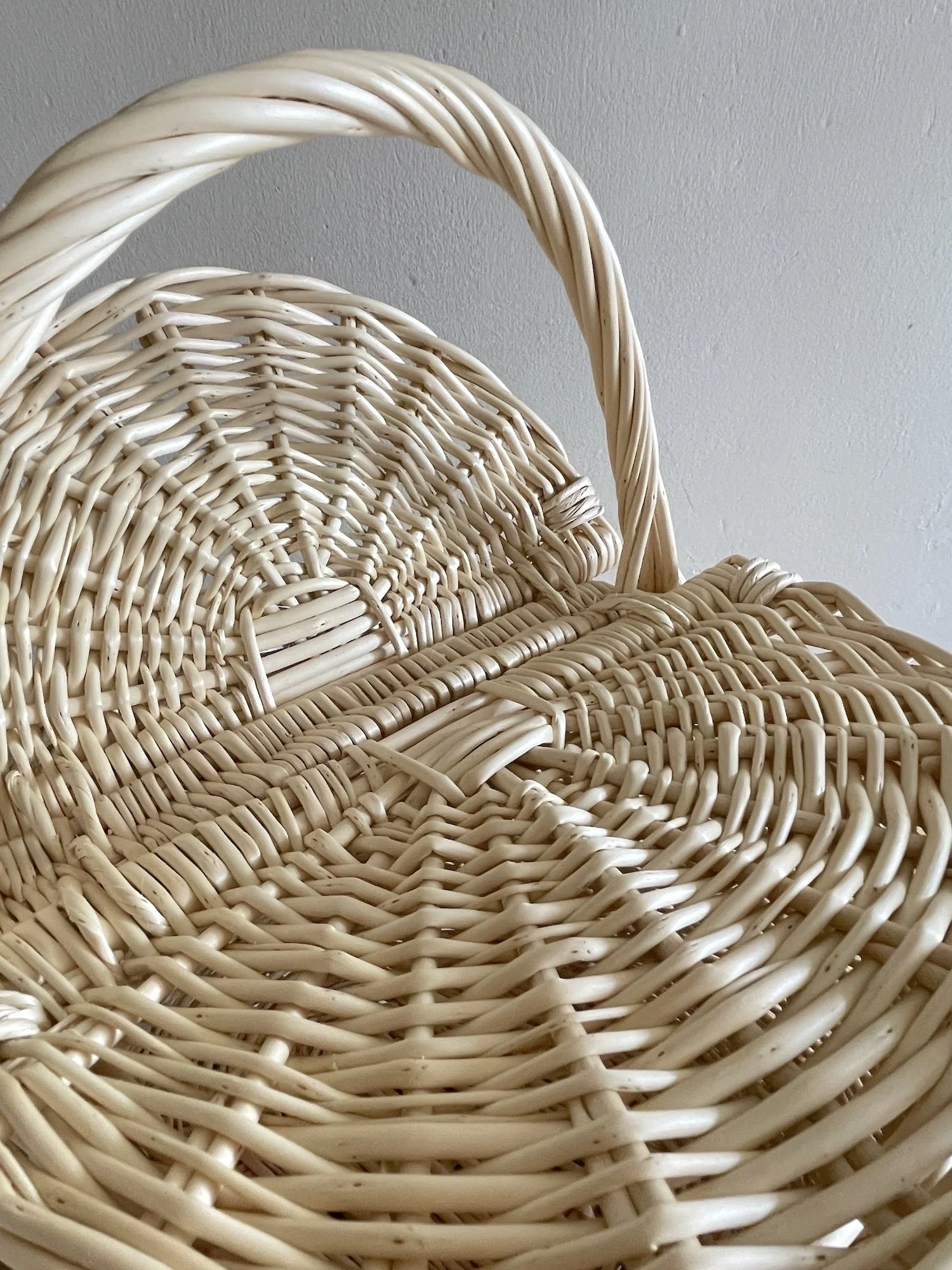 Regency Oval Straight Sided Hamper small detail.jpeg