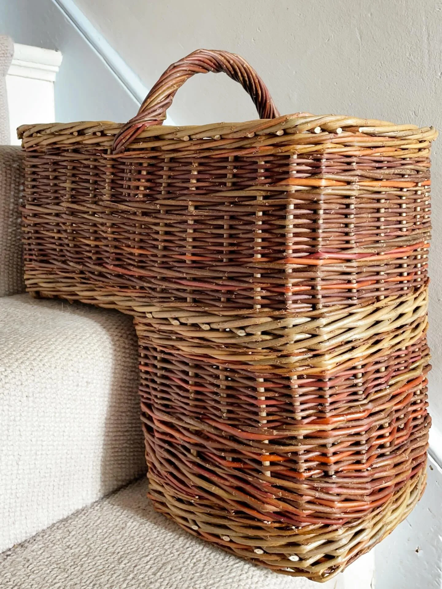 Bespoke willow stair basket, now winging its way to a lovely client. 

Great to exercise my square work skills and showcase traditional blunt corners and border. Also good to explore the beauty and super powers of Harrison&rsquo;s Brown, a newer comm