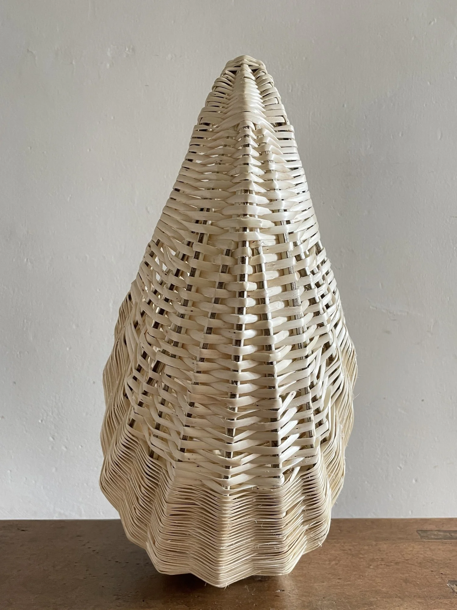 Skeined white willow Ose basket side G.JPG