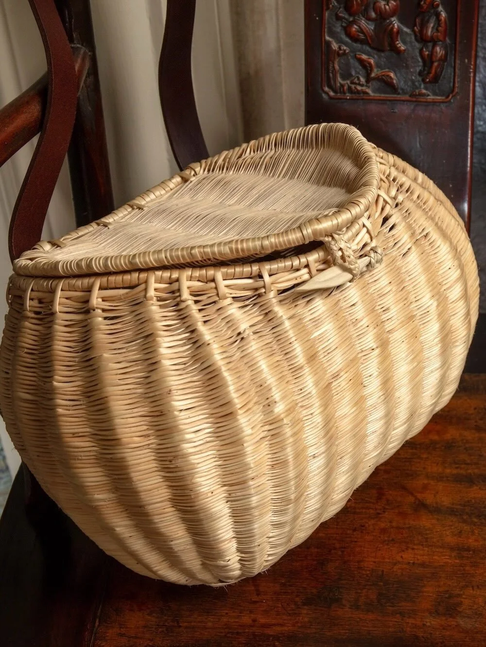 The Kelmscott Creel. Created in response to my being the 2025 Maker in Residence at Kelmscott Manor, can be viewed in the house until the 31st October. 

This creel is made using fine ribbons of white willow, called skeins, that are wrapped and layer