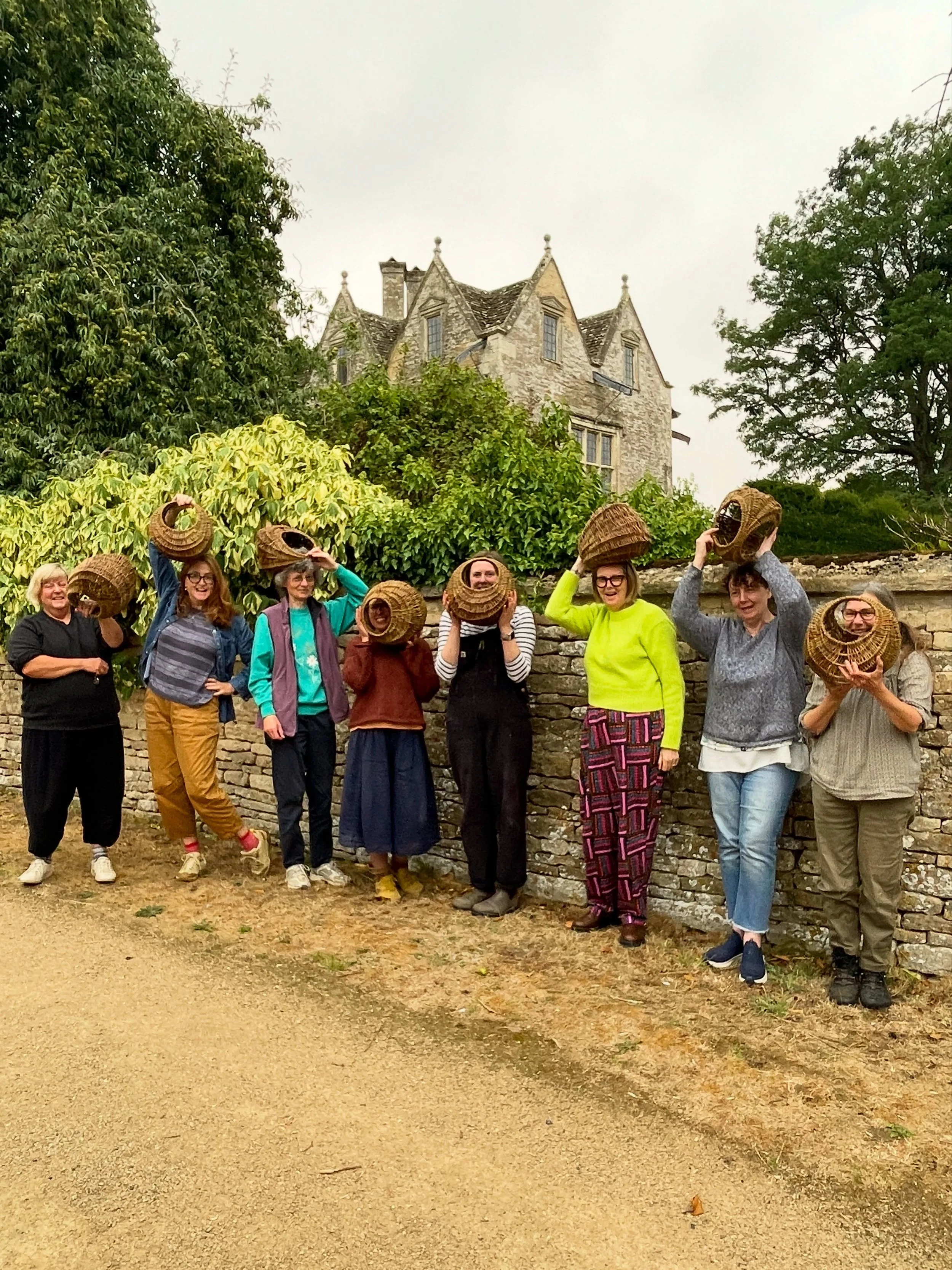 Ose Basket Workshop at Kelmscott Manor held on 1st and 2nd September. Very little tops teaching one of my favourite willow baskets at one of my favourite places! 

I designed this particular Ose and developed this workshop to provide a good introduct