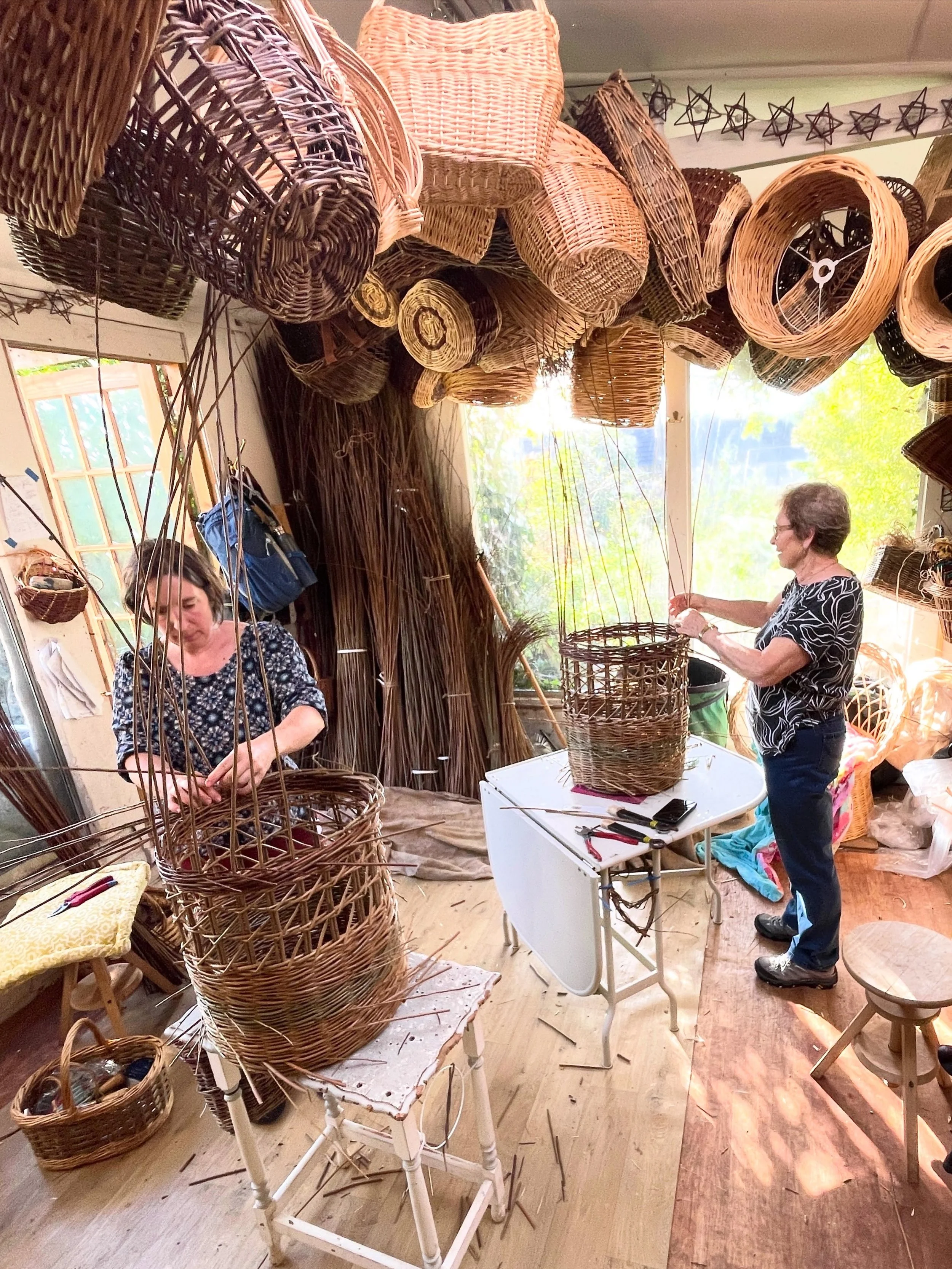 A glimpse into one of my Bespoke Weaving Experiences at which I teach one to three people in my Devon home garden studio. 

Last weekend it was a pleasure to teach mum and daughter Gilly and Steph to make large willow storage baskets over two days. 
