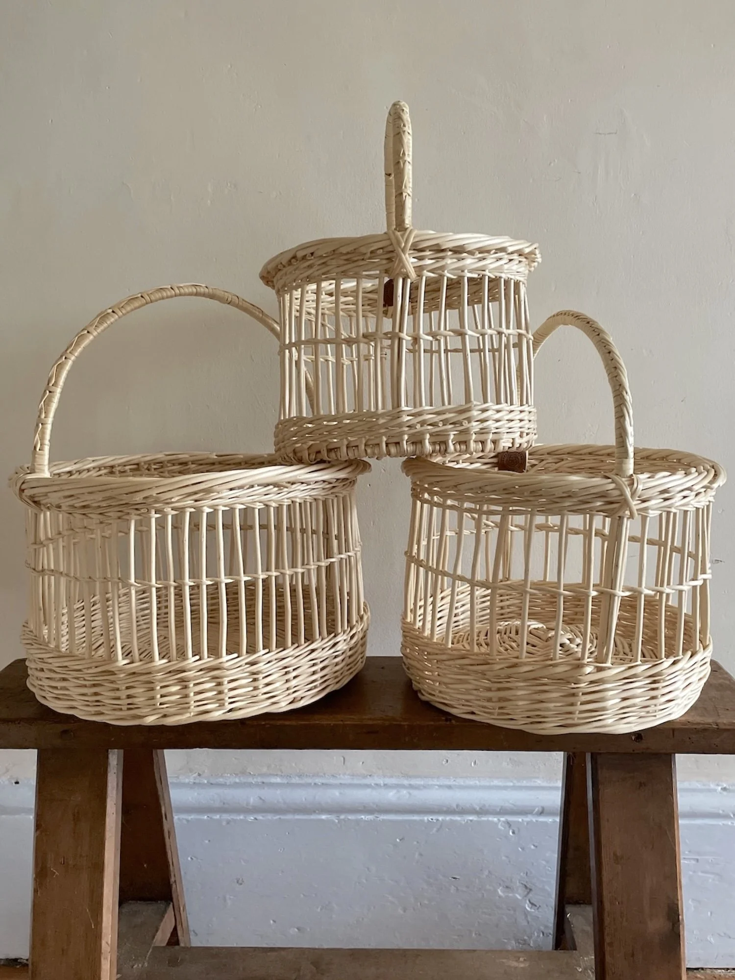 Regency Fitched Round Baskets 3.jpeg