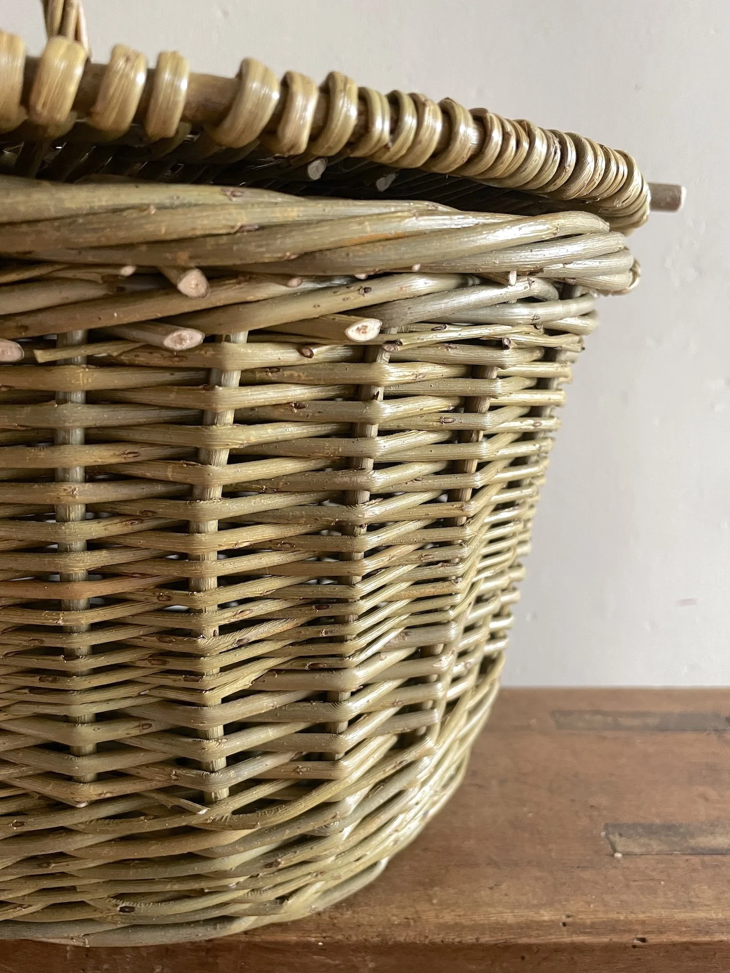 Regency Oval Picnic Hamper detail2.jpeg