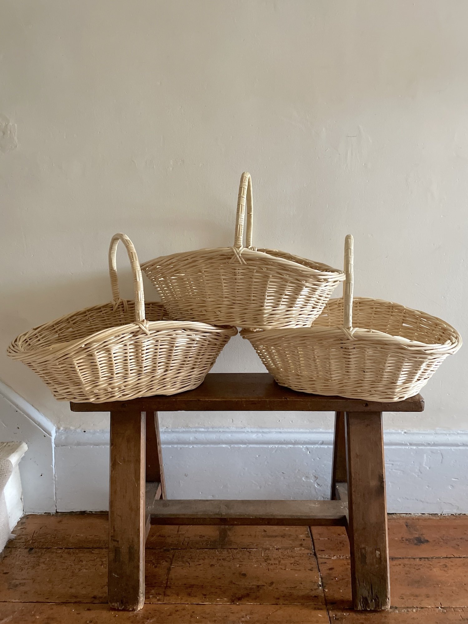 Regncy Oval Flower baskets 3 in row.jpeg