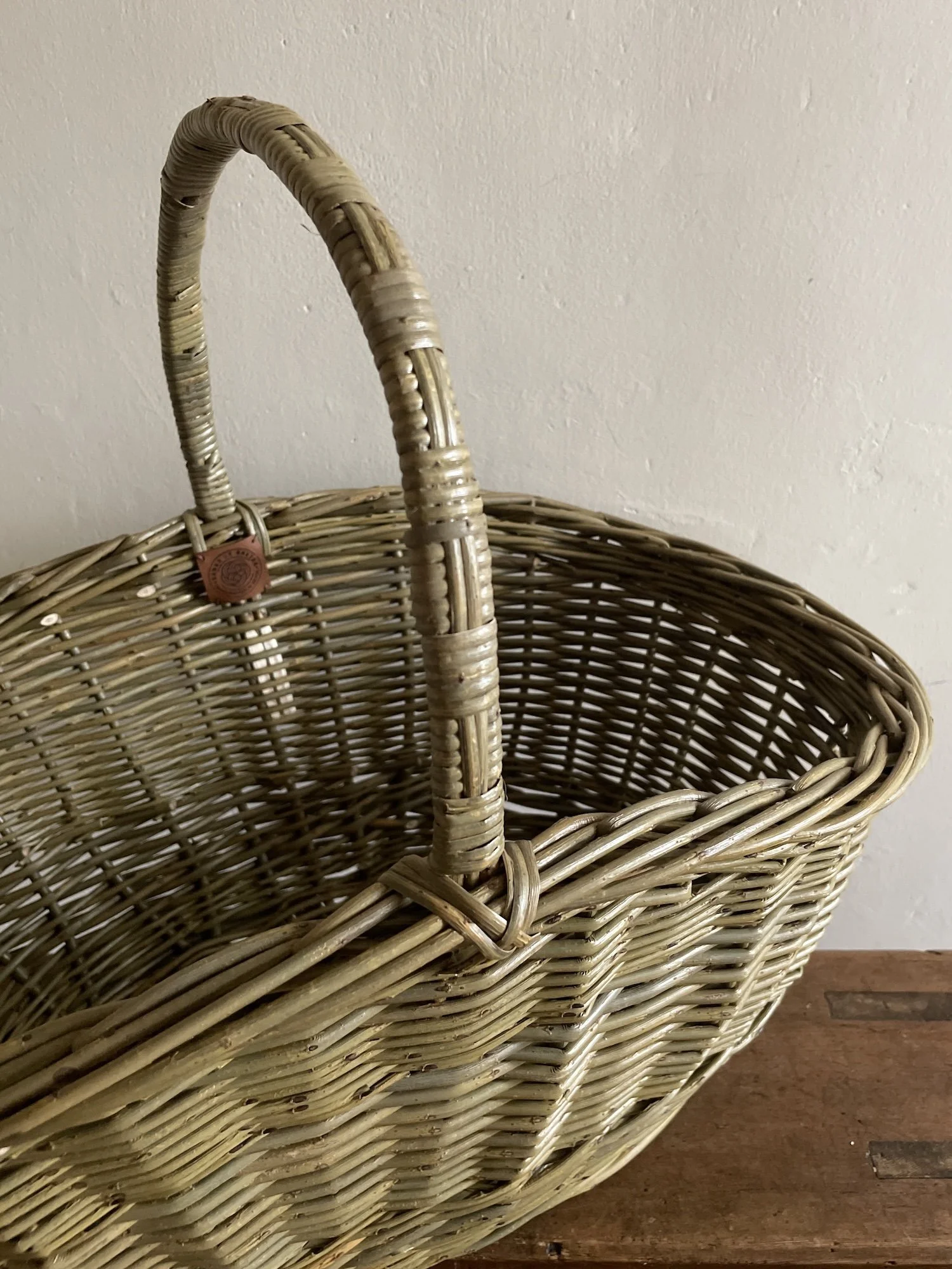 Regency Oval Shopping Basket Diagonal Detail.jpeg