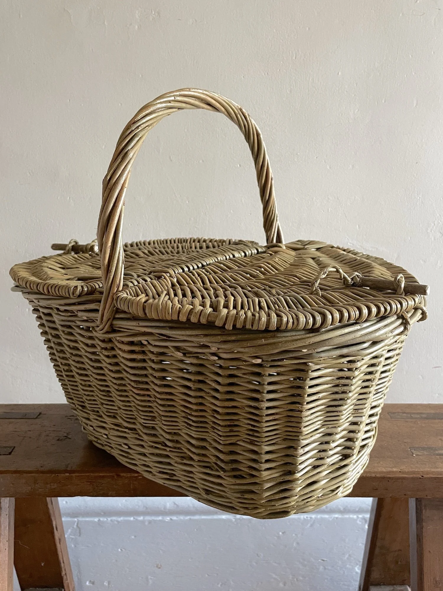 Regency Oval Picnic Hamper diagonal.jpeg