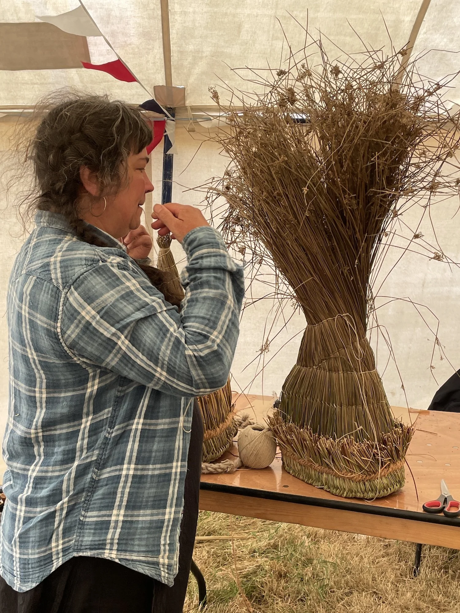 Skekler Bag Rachel Demonstrating