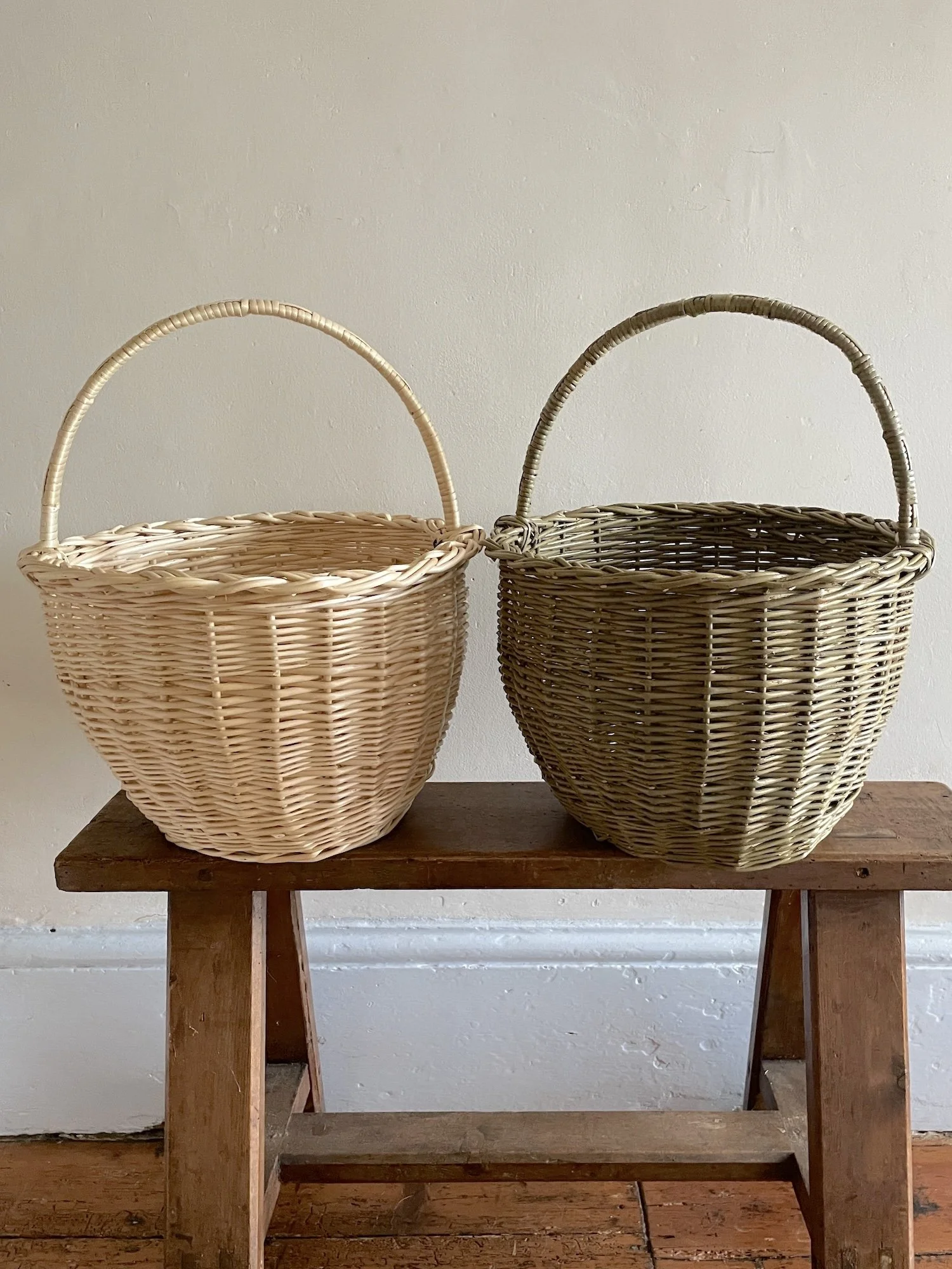 Regency Round Shopping Baskets White DM.jpeg