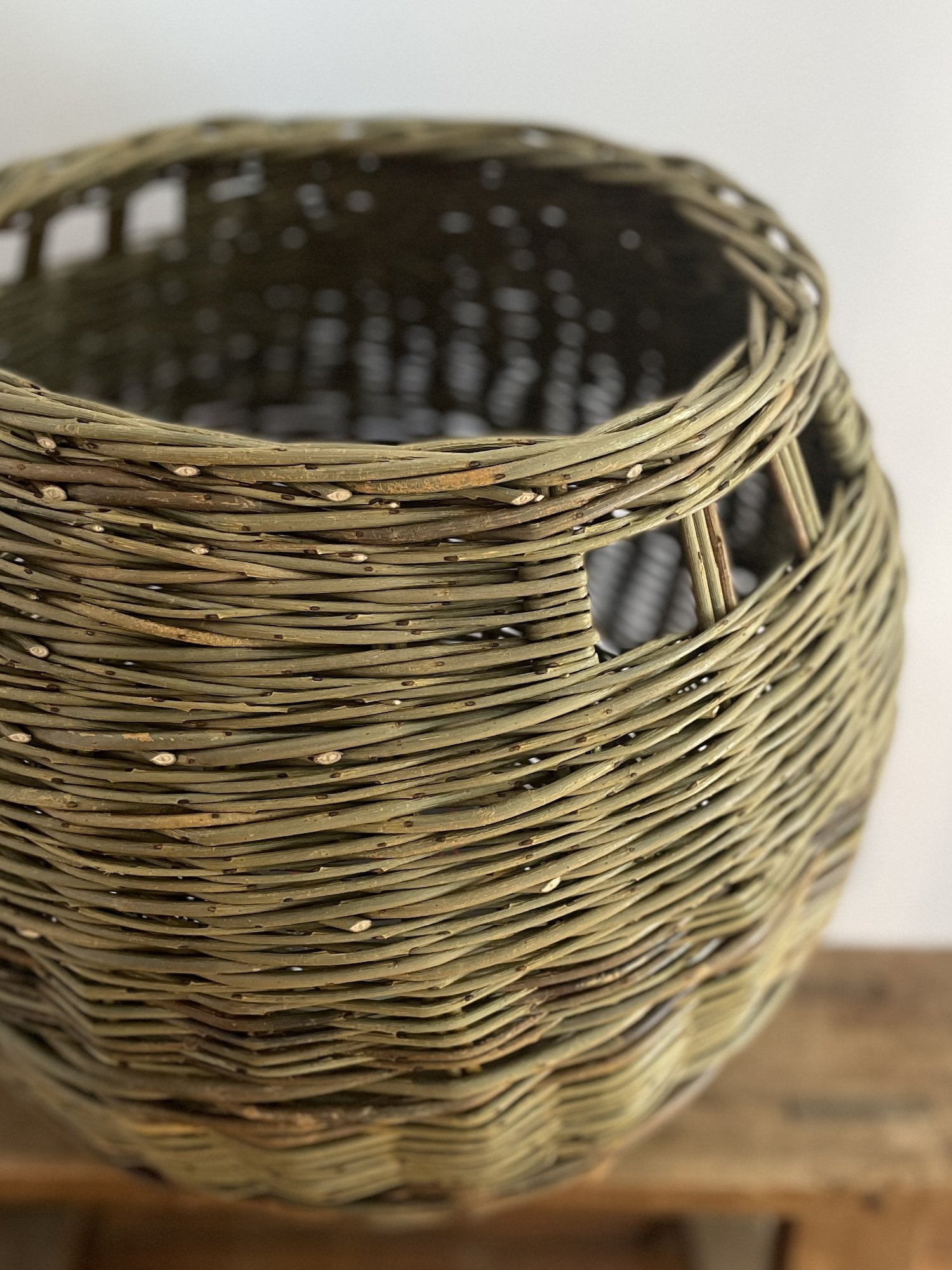 Spherical Brown basket 1.jpeg