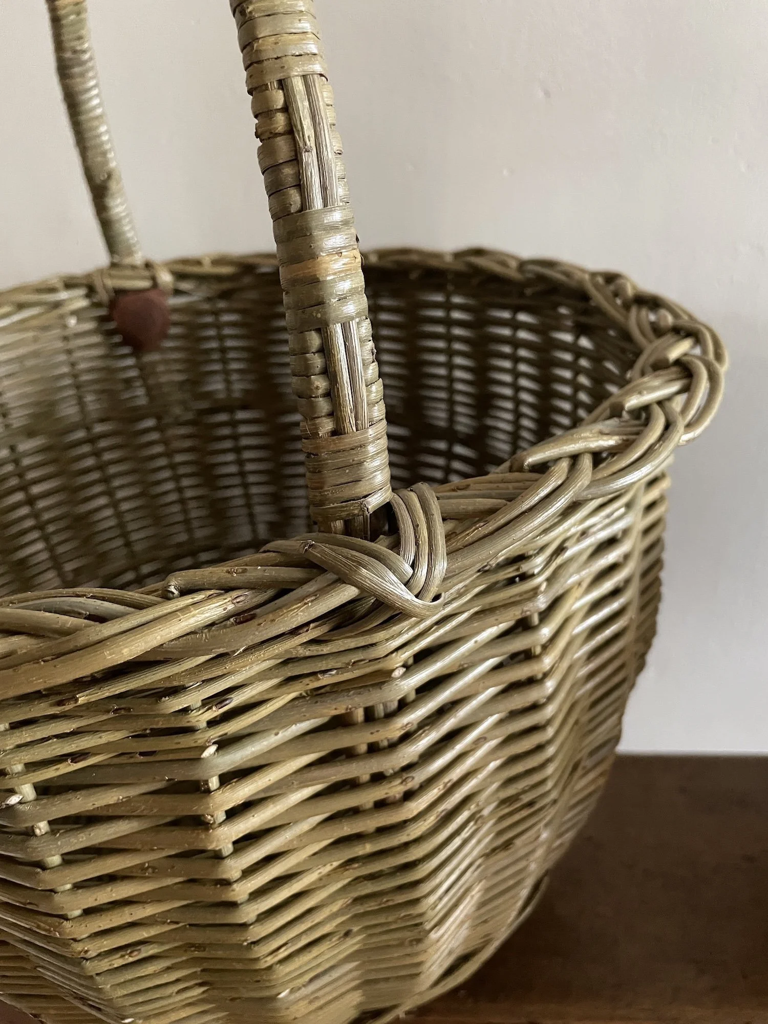 Large Round Shopping Basket DM Detail.JPG