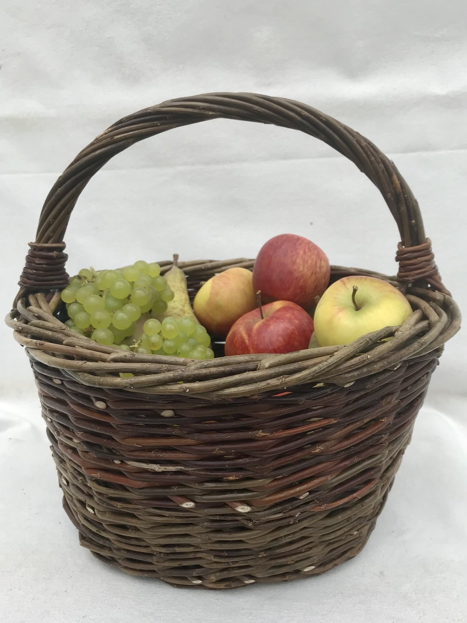 Beginners Round Basket Workshop main with fruit.jpeg
