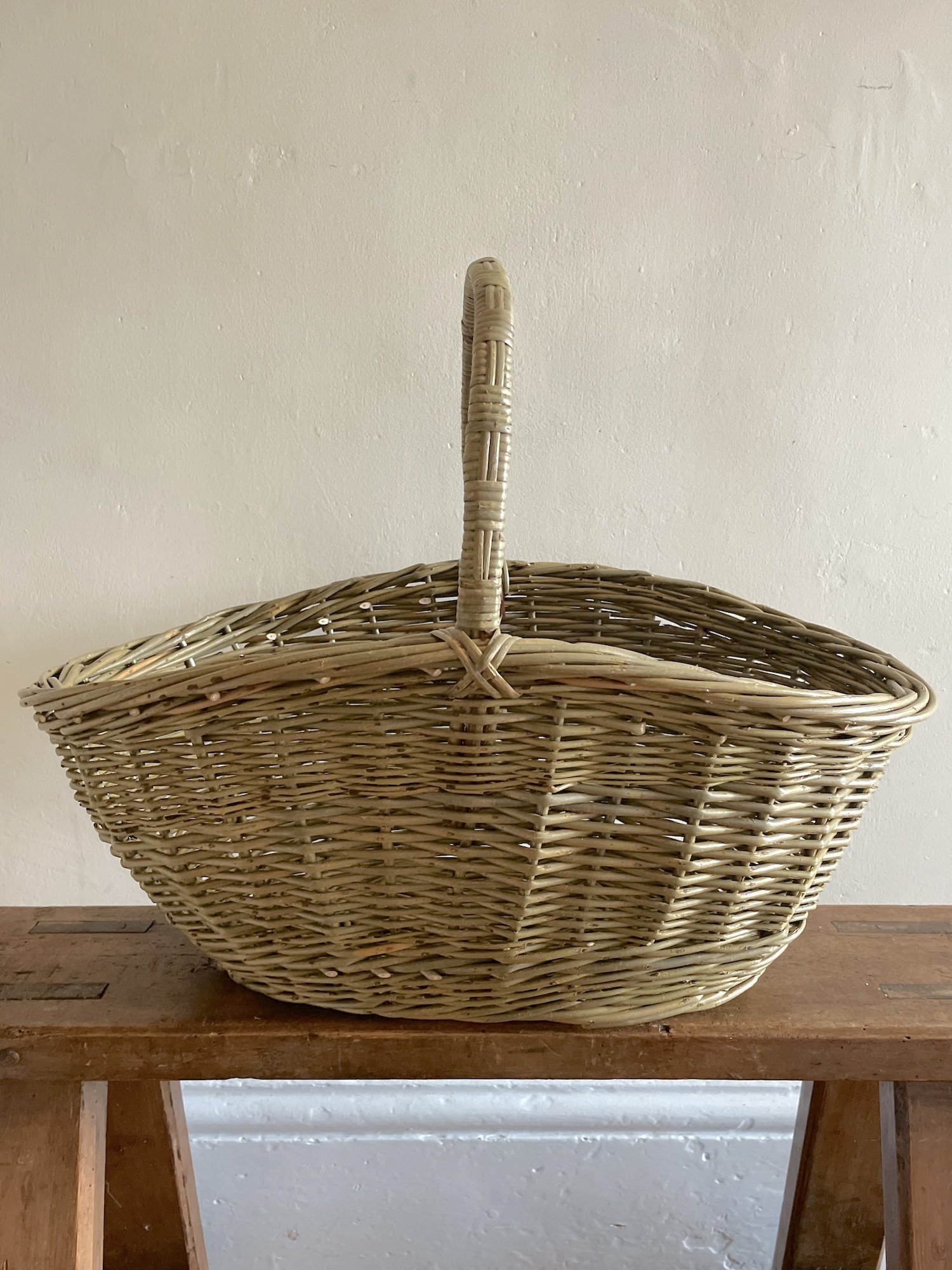 Regency Oval Shopping Basket Main.jpeg