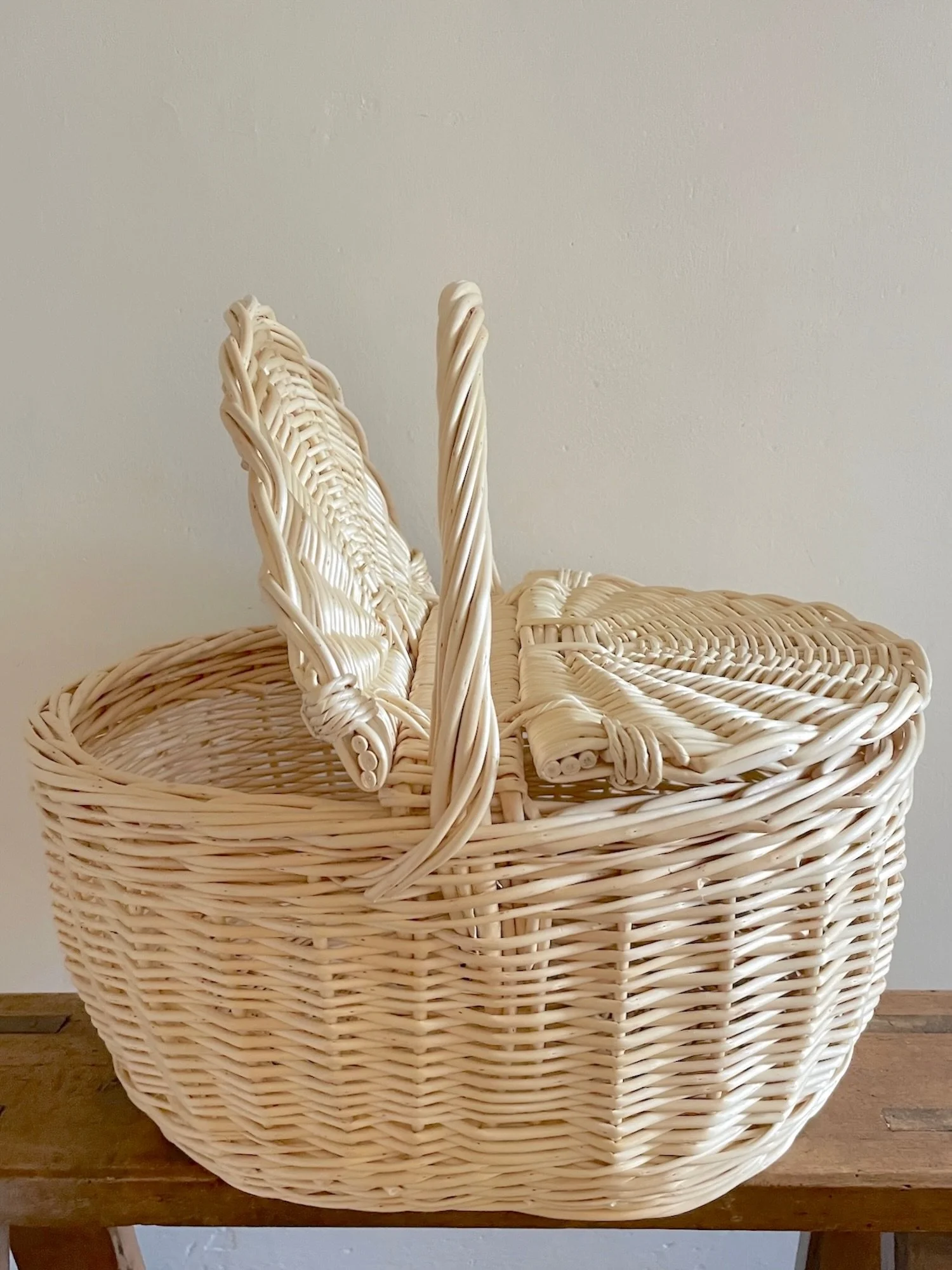 Large Oval Curvy Picnic Hamper Lid Up.JPG