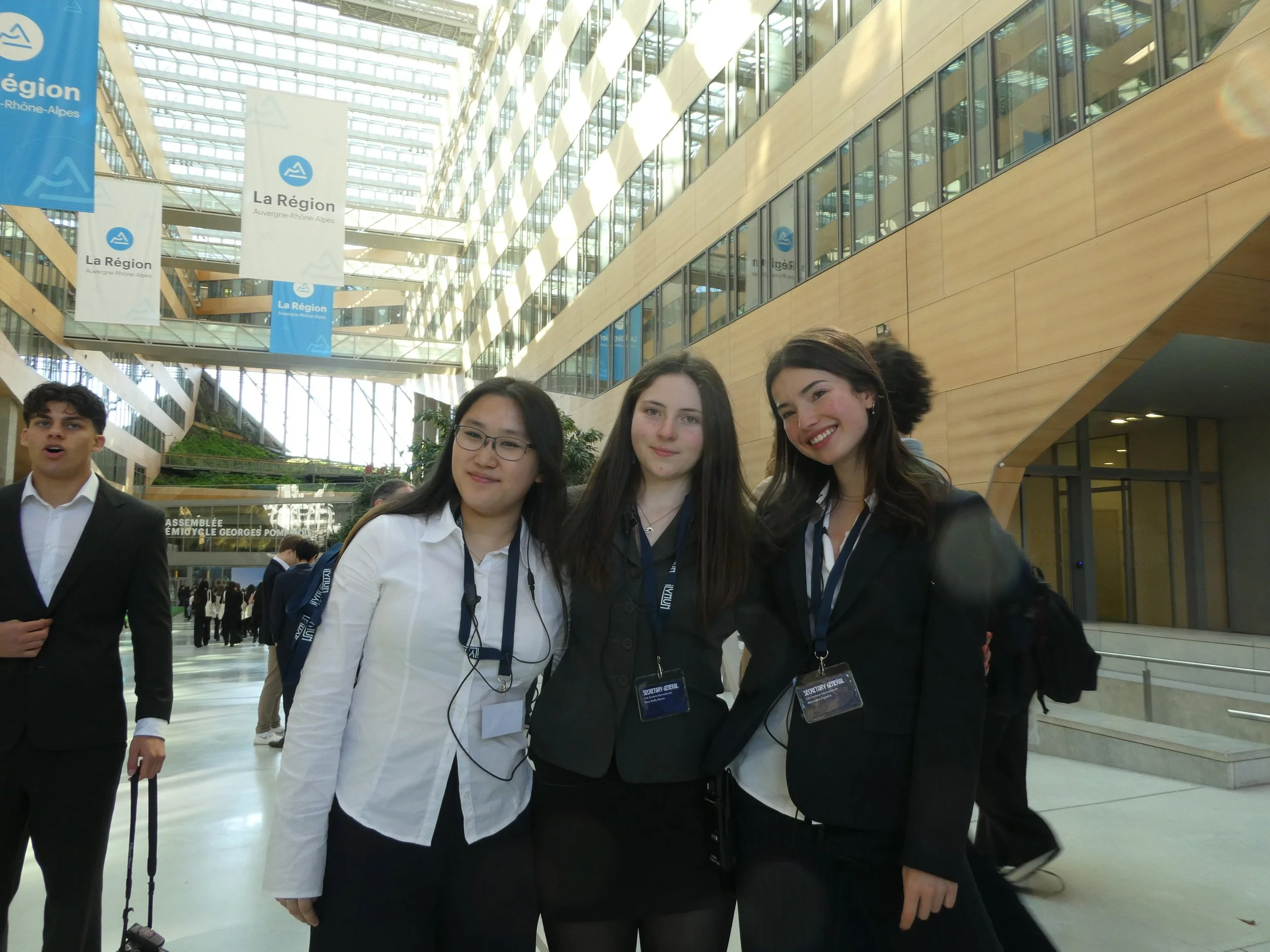 SGs (alexandra, Fleur, Dana).jpg